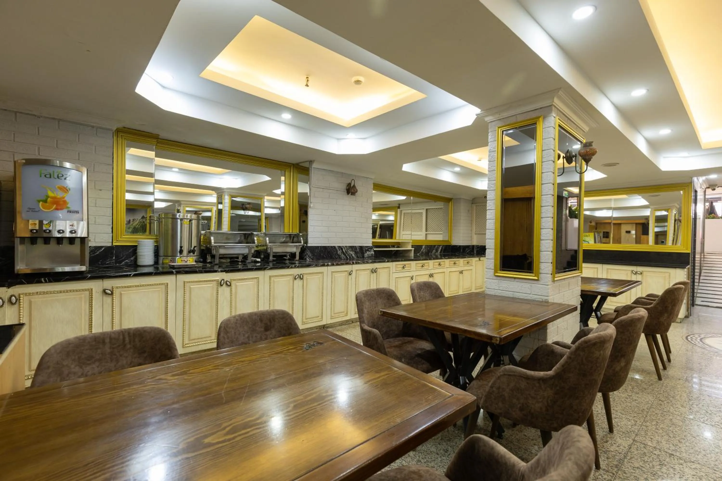 Restaurant/places to eat in Seher HOTEL