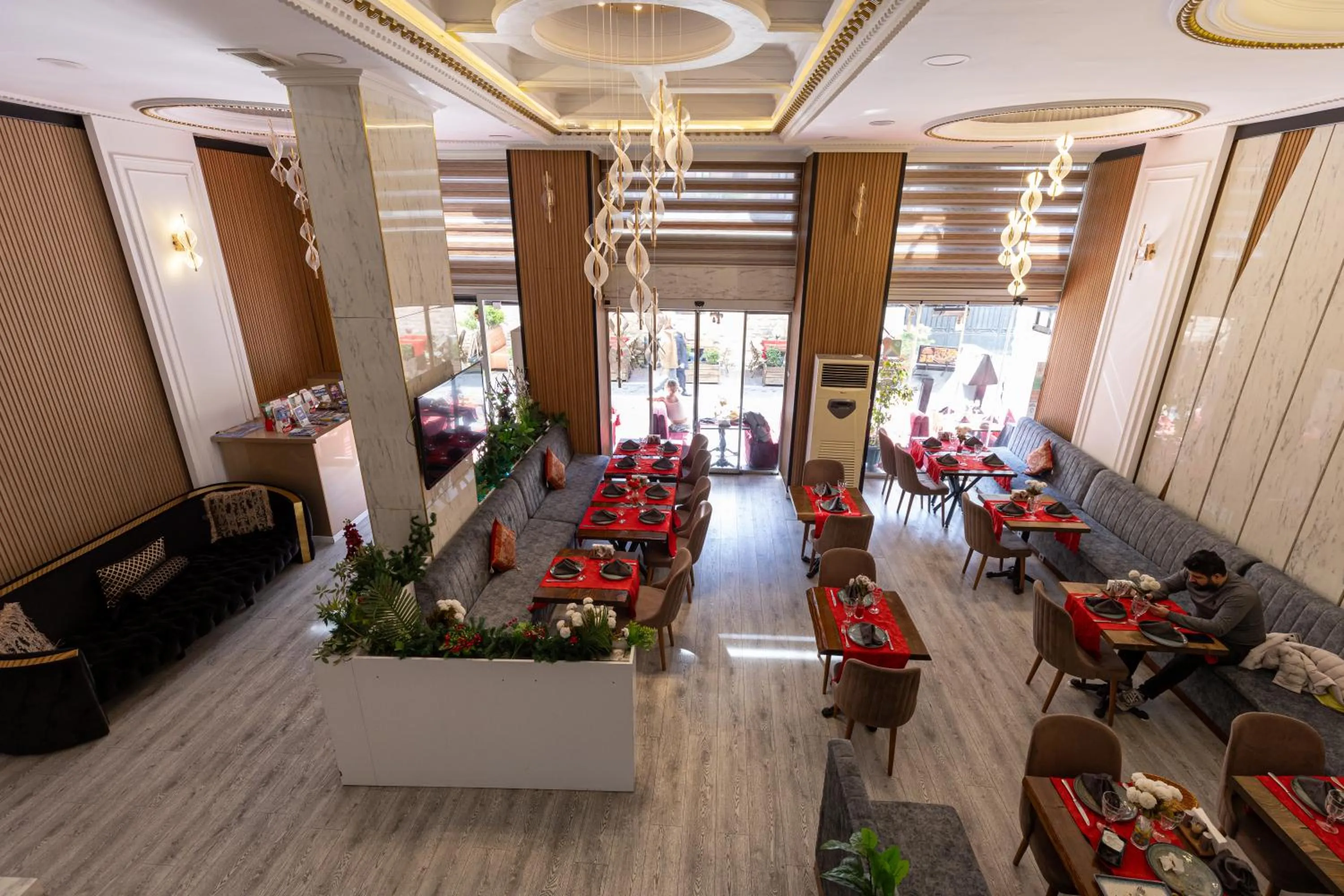 Restaurant/places to eat in Seher HOTEL