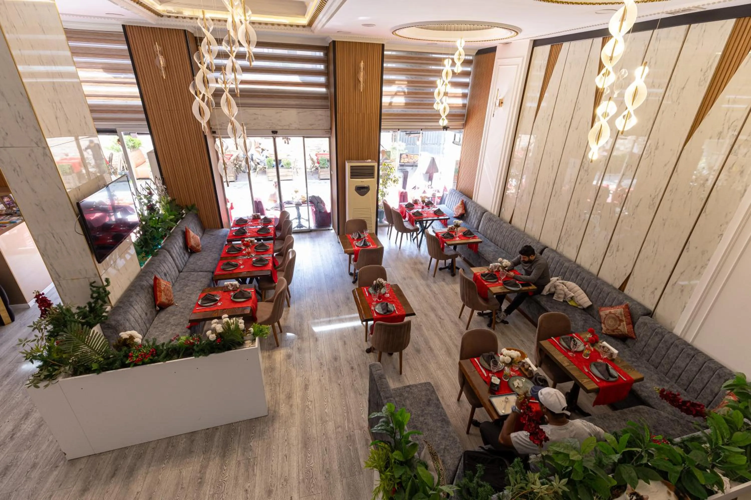 Restaurant/places to eat in Seher HOTEL