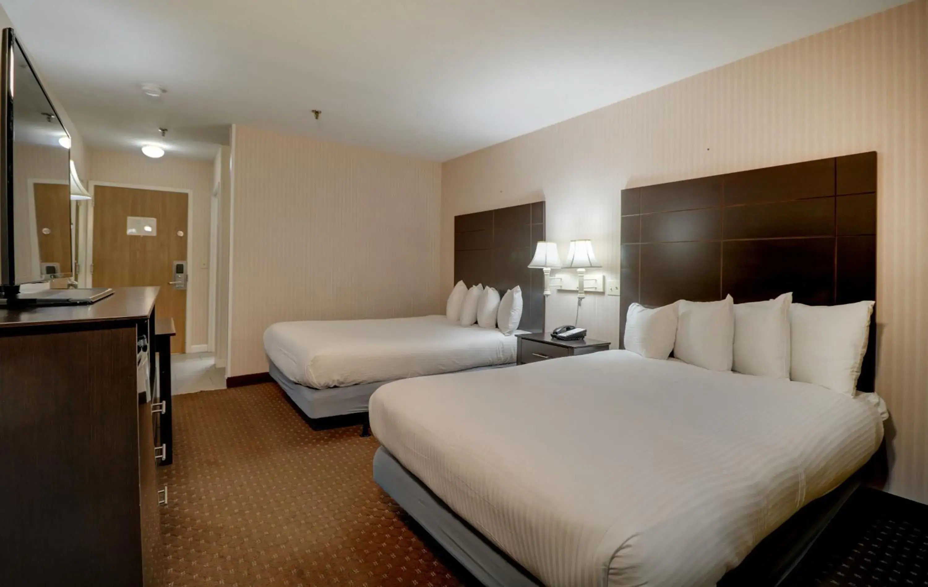 Bed in Anchorage Inn and Suites Bed in Anchorage Inn and Suites