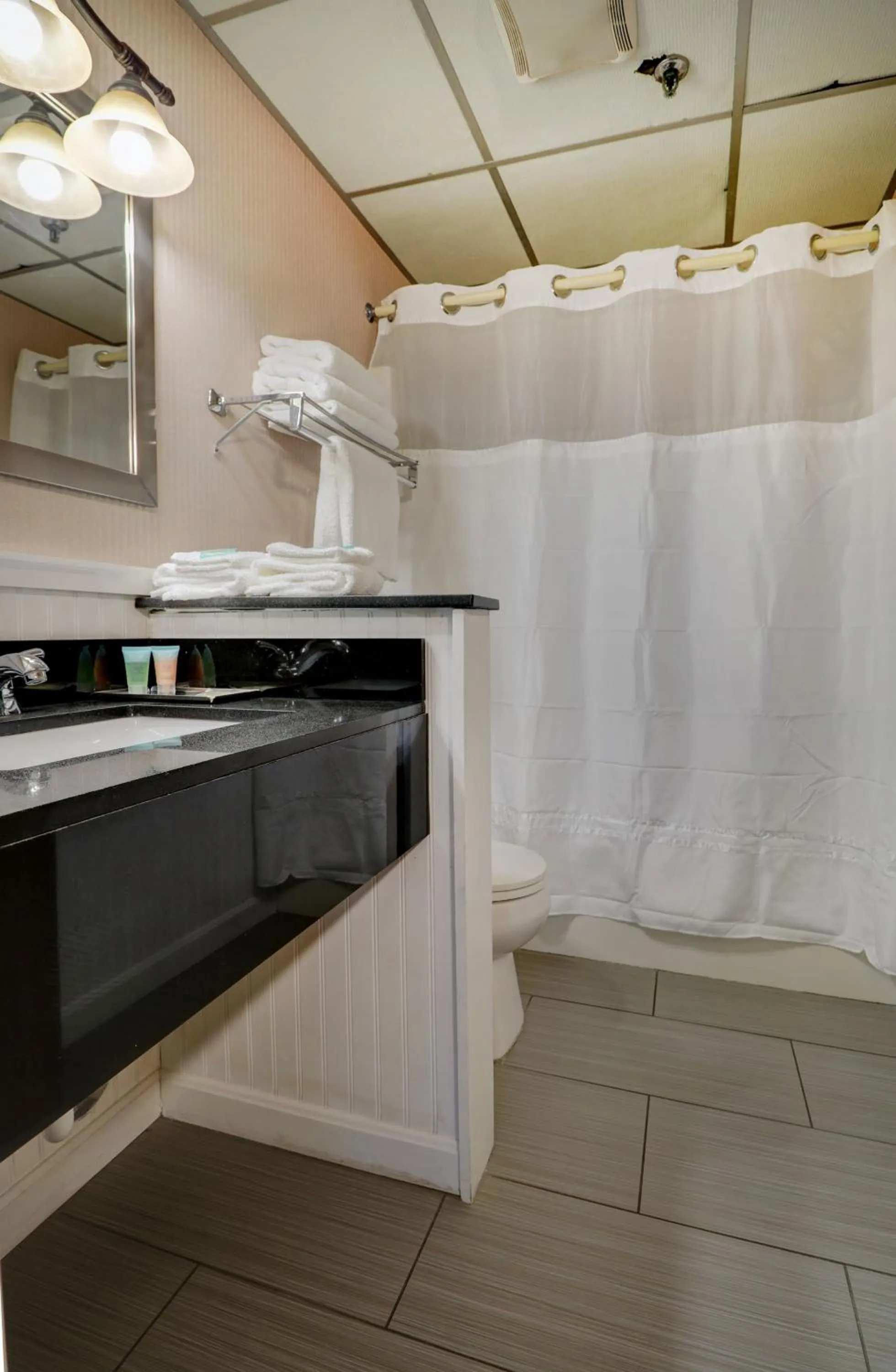 Anchorage Inn and Suites