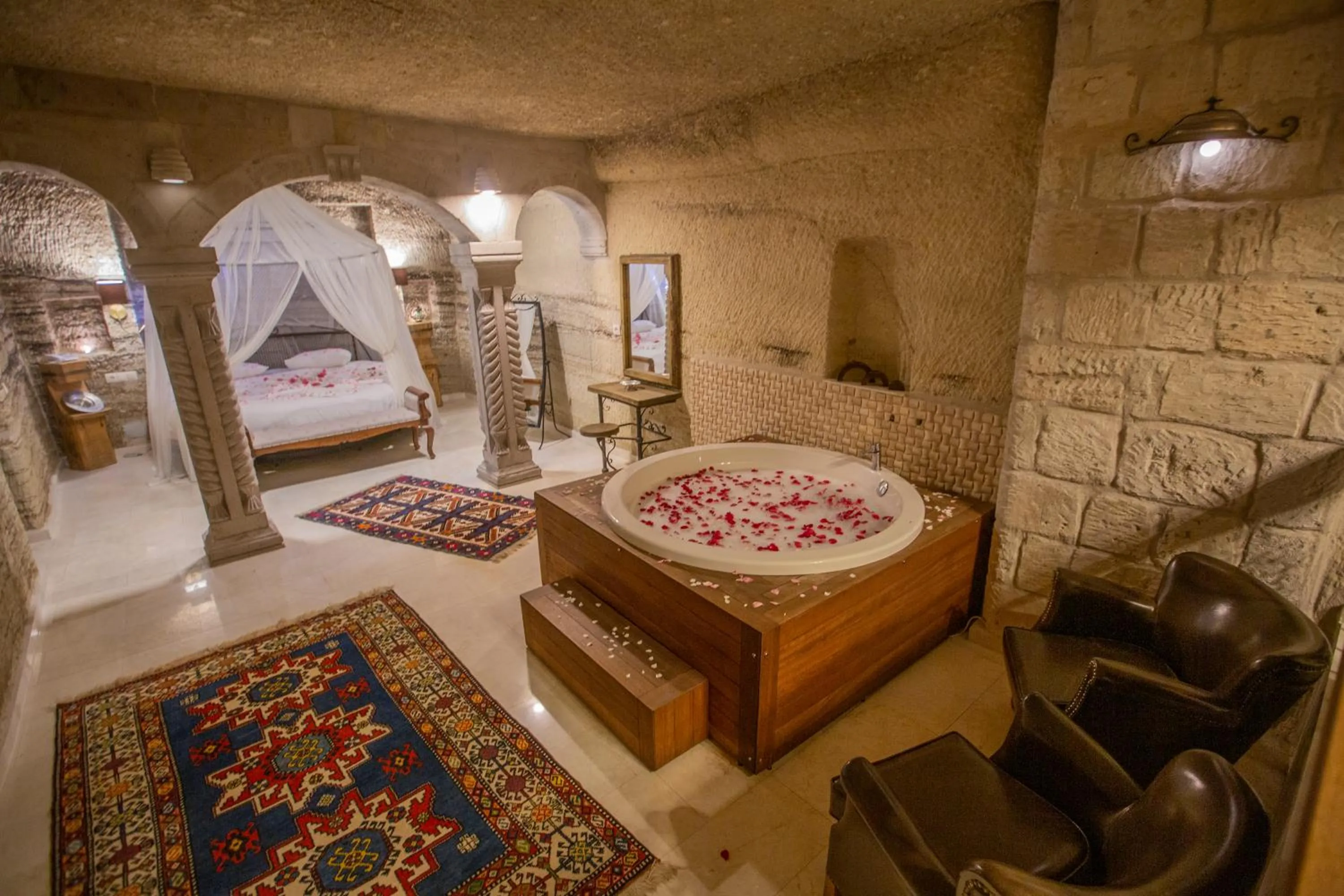 Bed in Divan Cave House