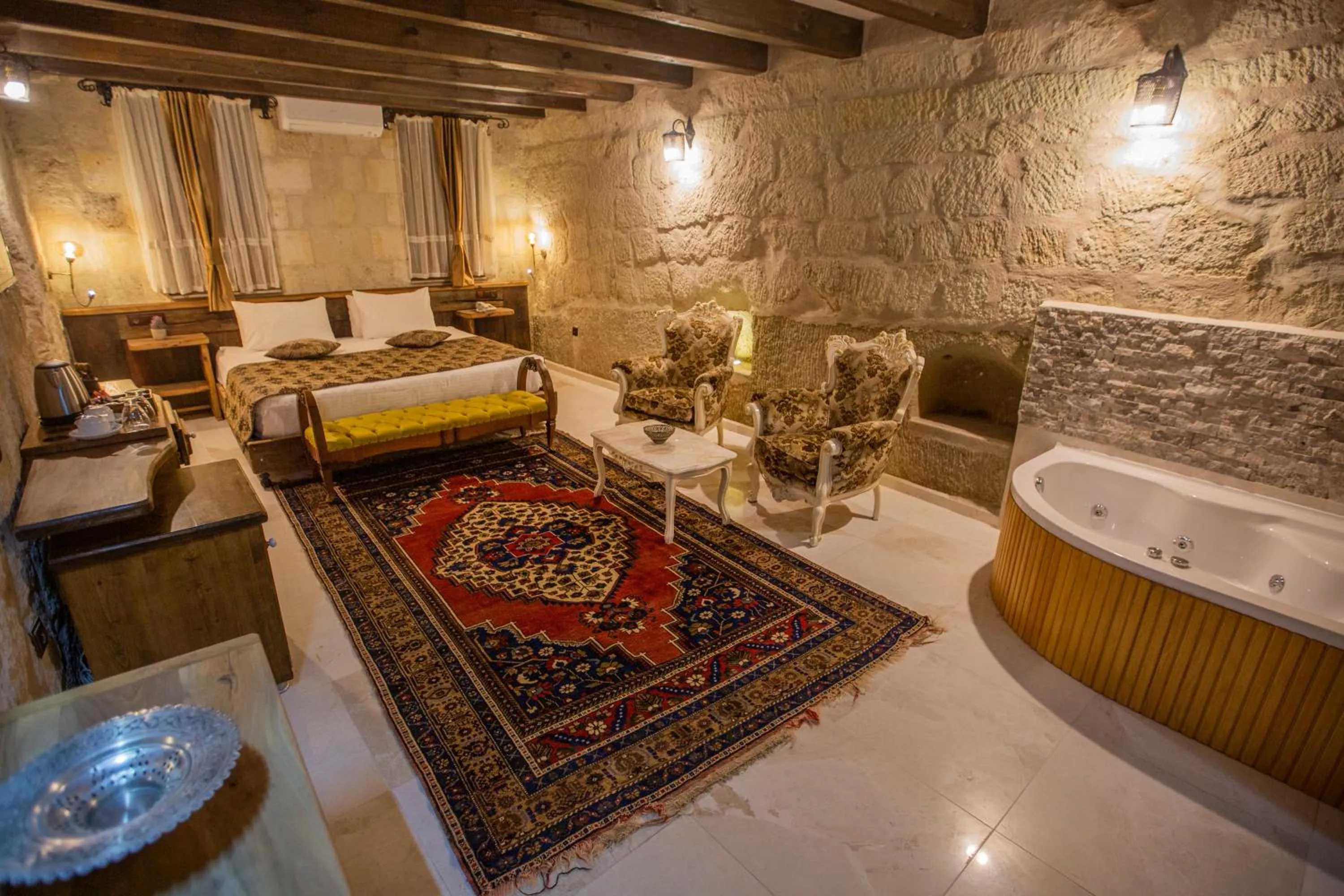 Bed in Divan Cave House