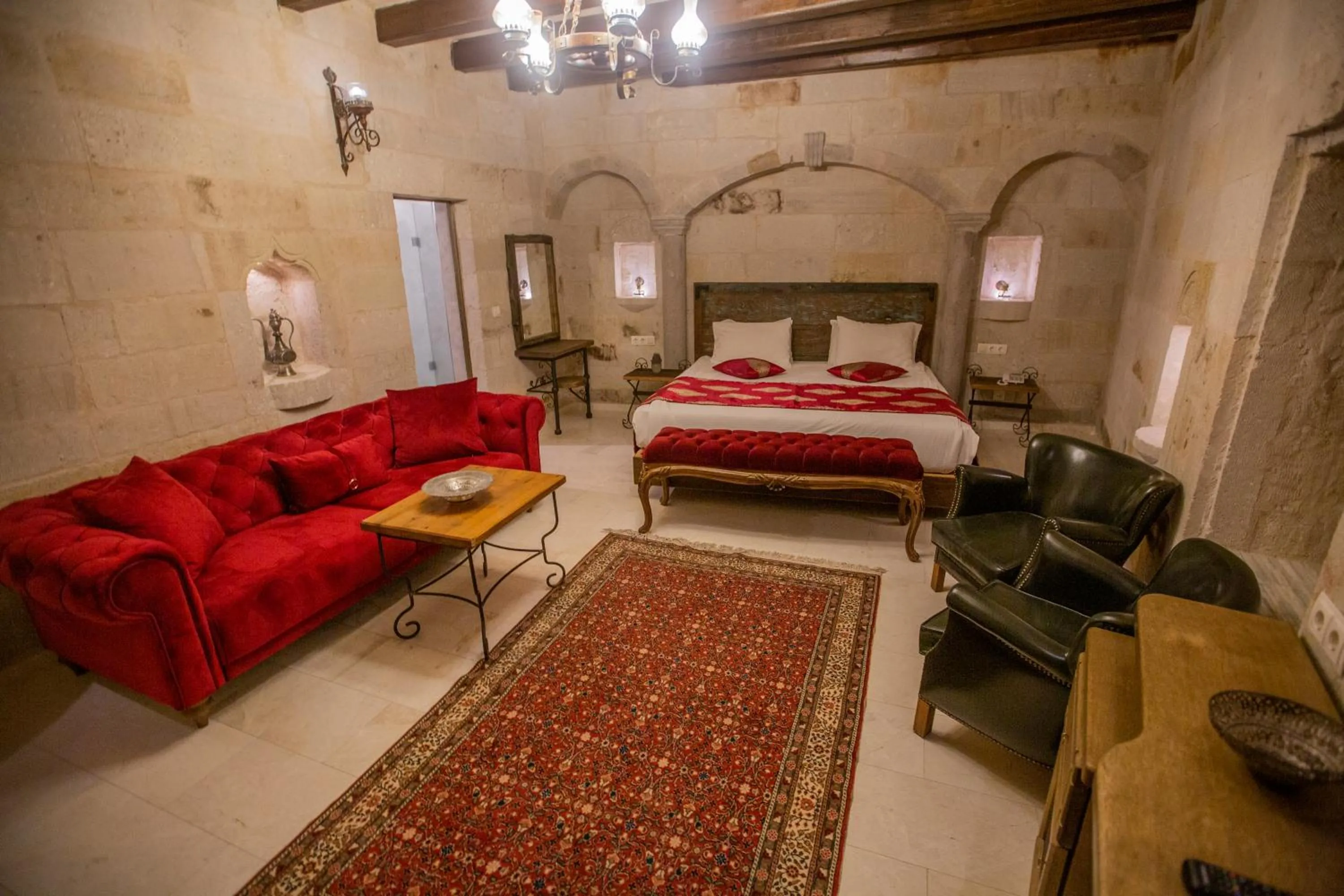 Bed in Divan Cave House