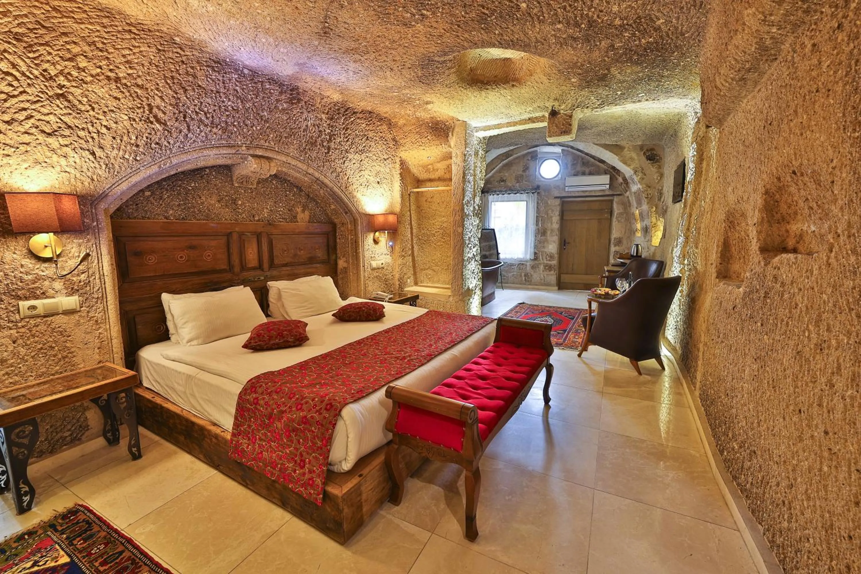 Bed in Divan Cave House