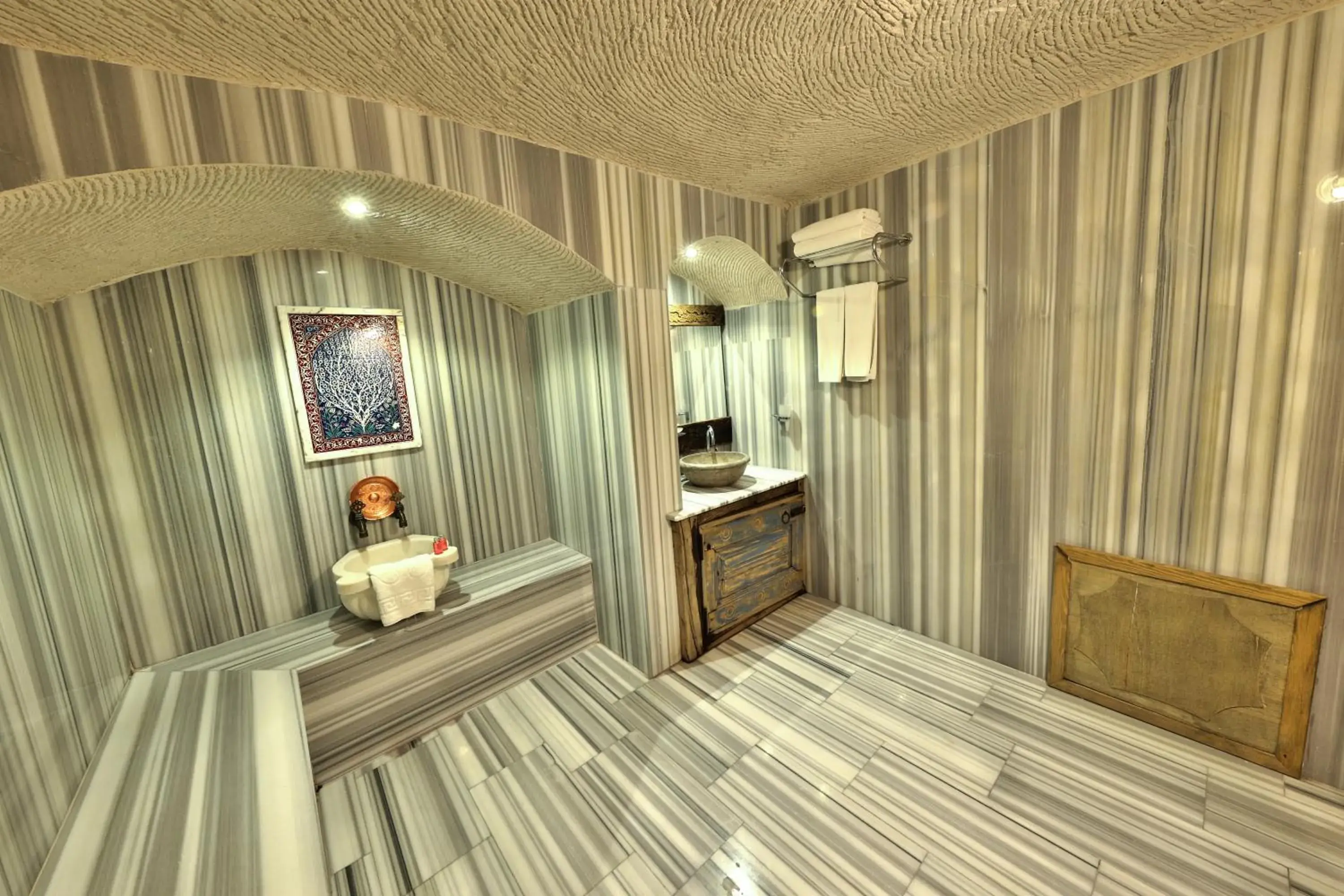 Bed in Divan Cave House Bed in Divan Cave House