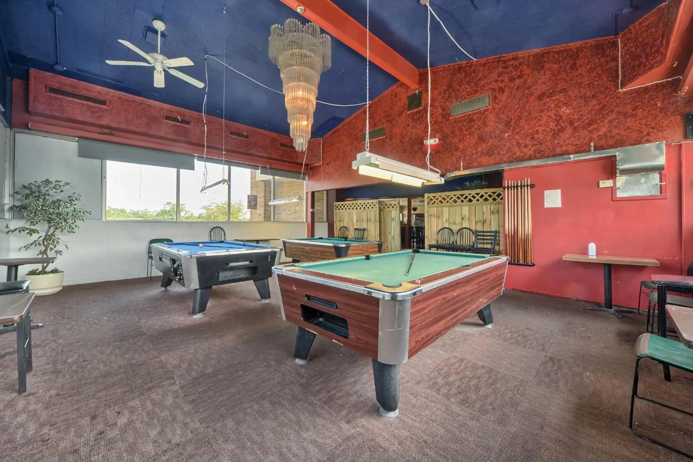 Game Room, Billiards in Red Carpet Inn - Stamford