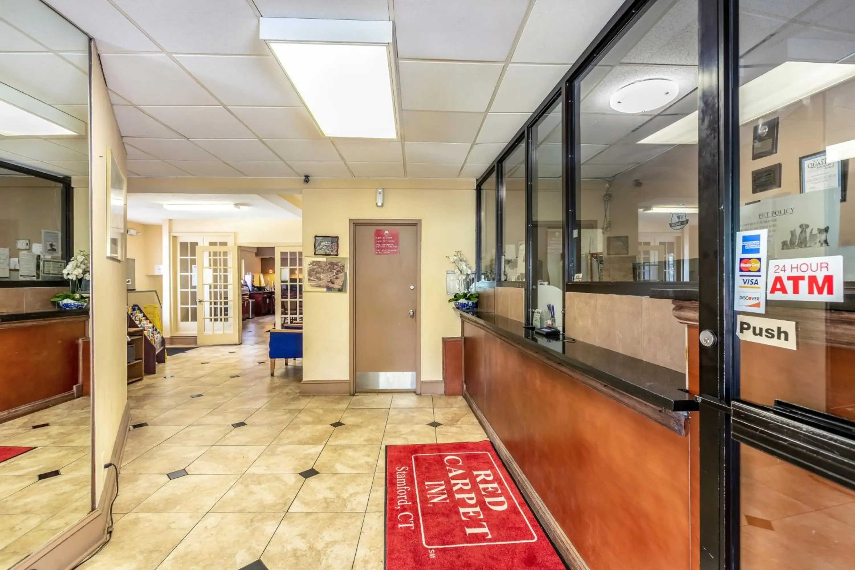 Lobby or reception, Lobby/Reception in Red Carpet Inn - Stamford