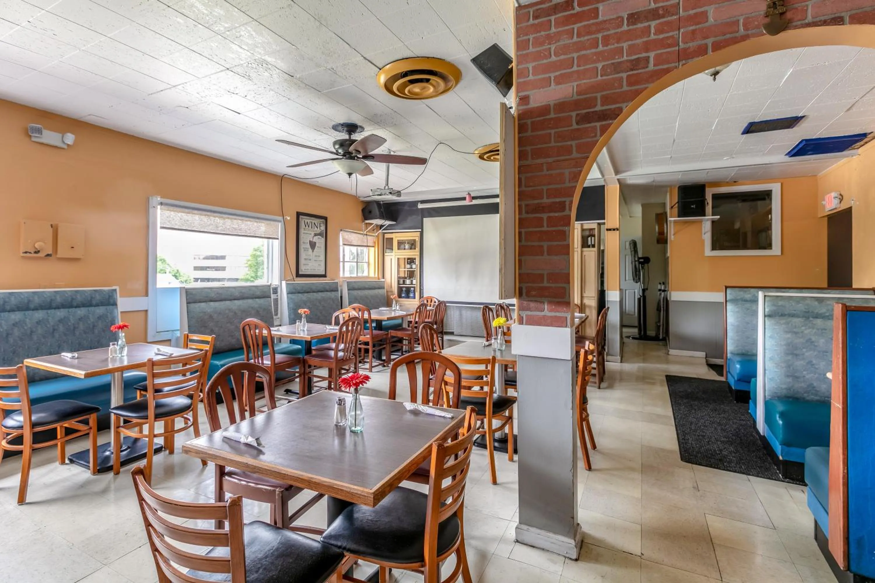 Restaurant/places to eat in Red Carpet Inn - Stamford