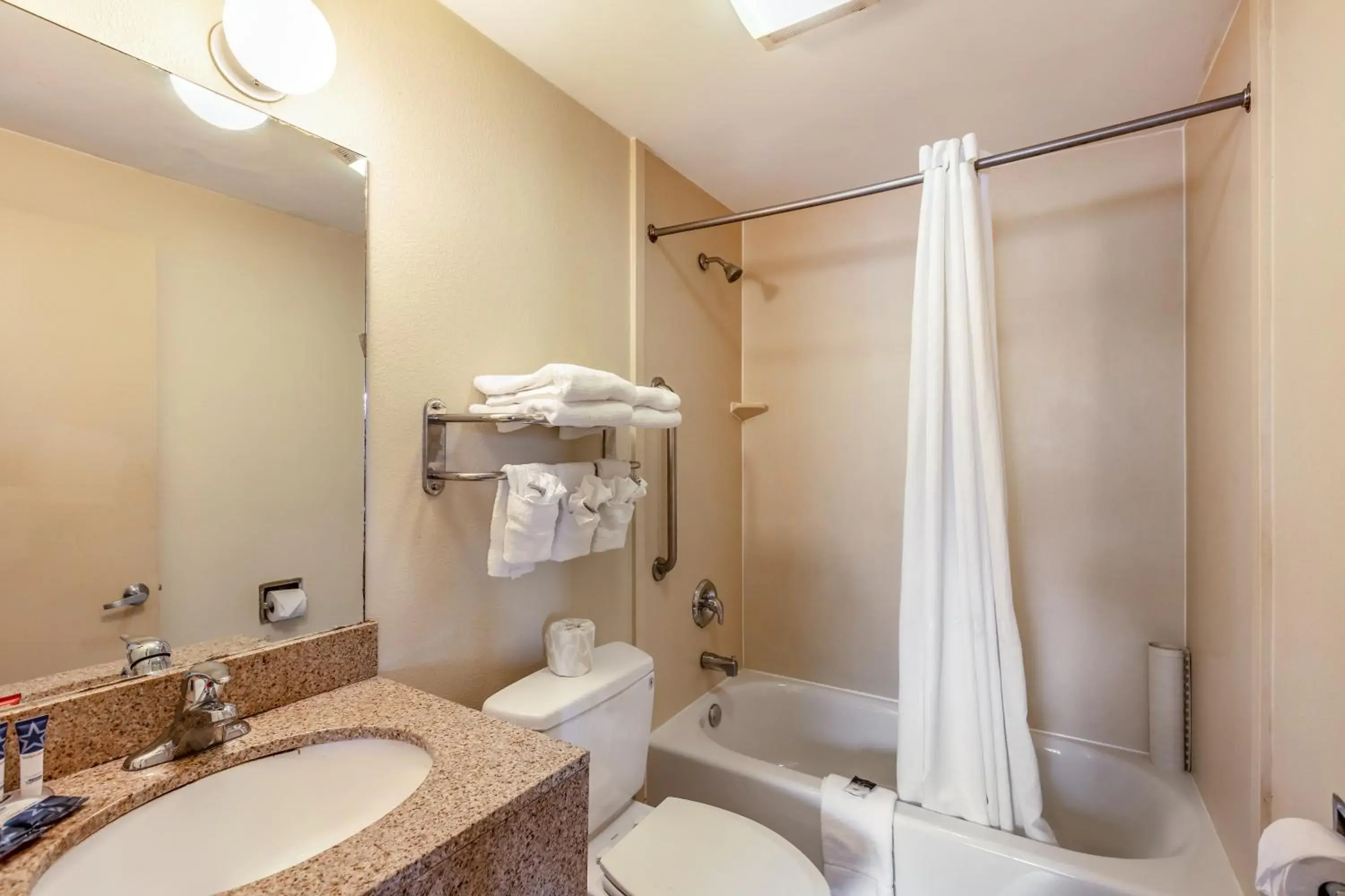 Bathroom in Red Carpet Inn - Stamford