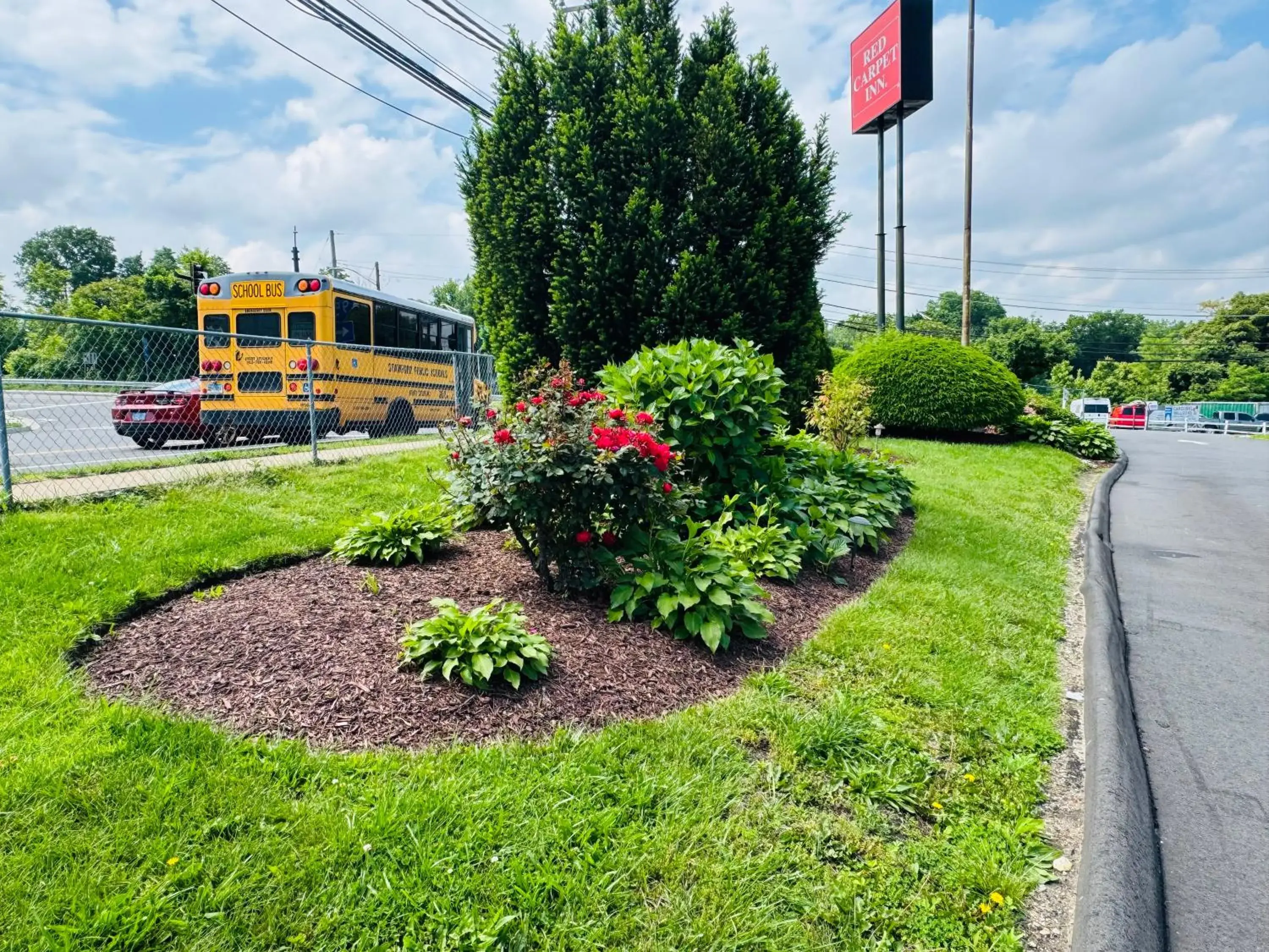 Property building in Red Carpet Inn - Stamford Property building in Red Carpet Inn - Stamford