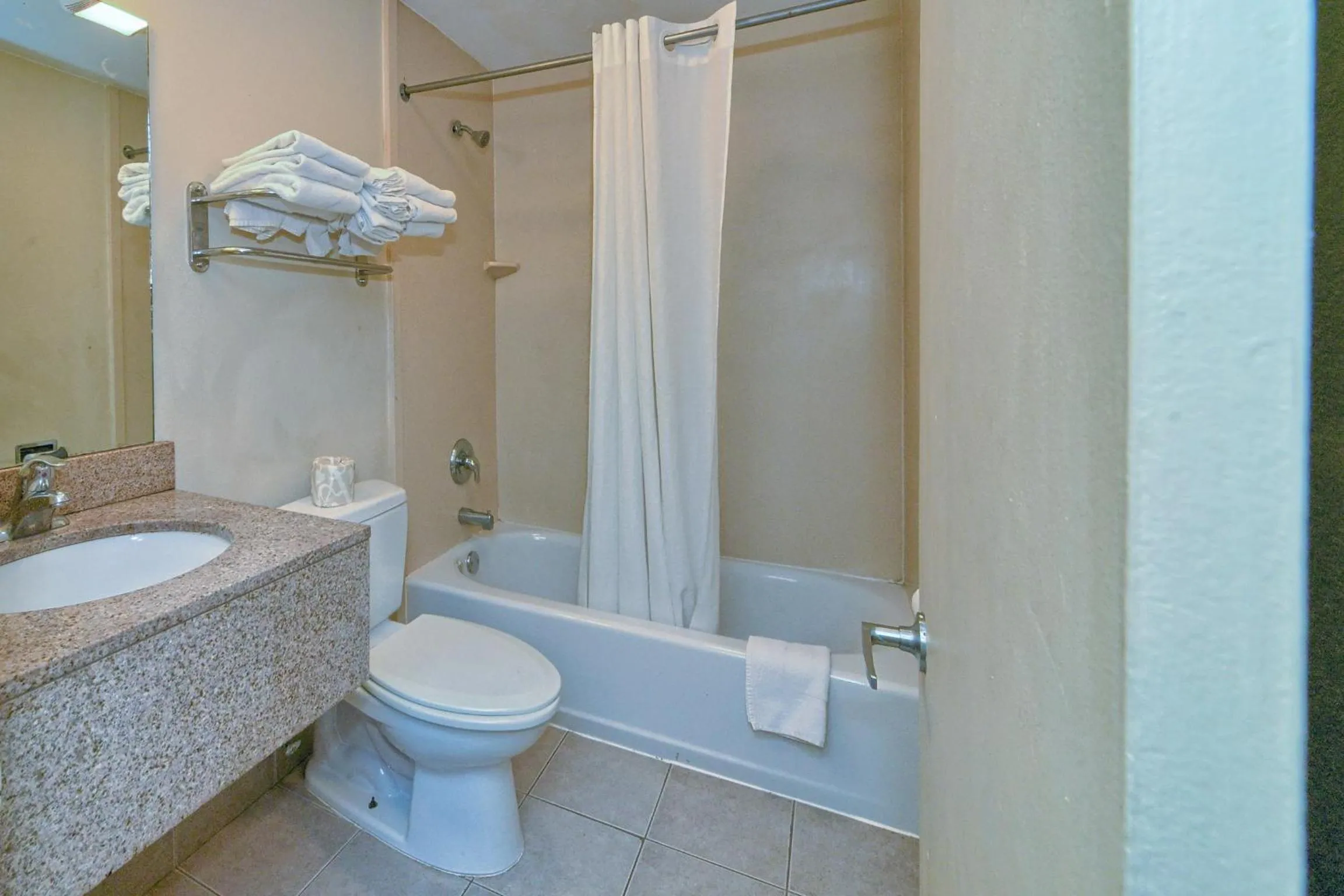 Shower in Red Carpet Inn - Stamford