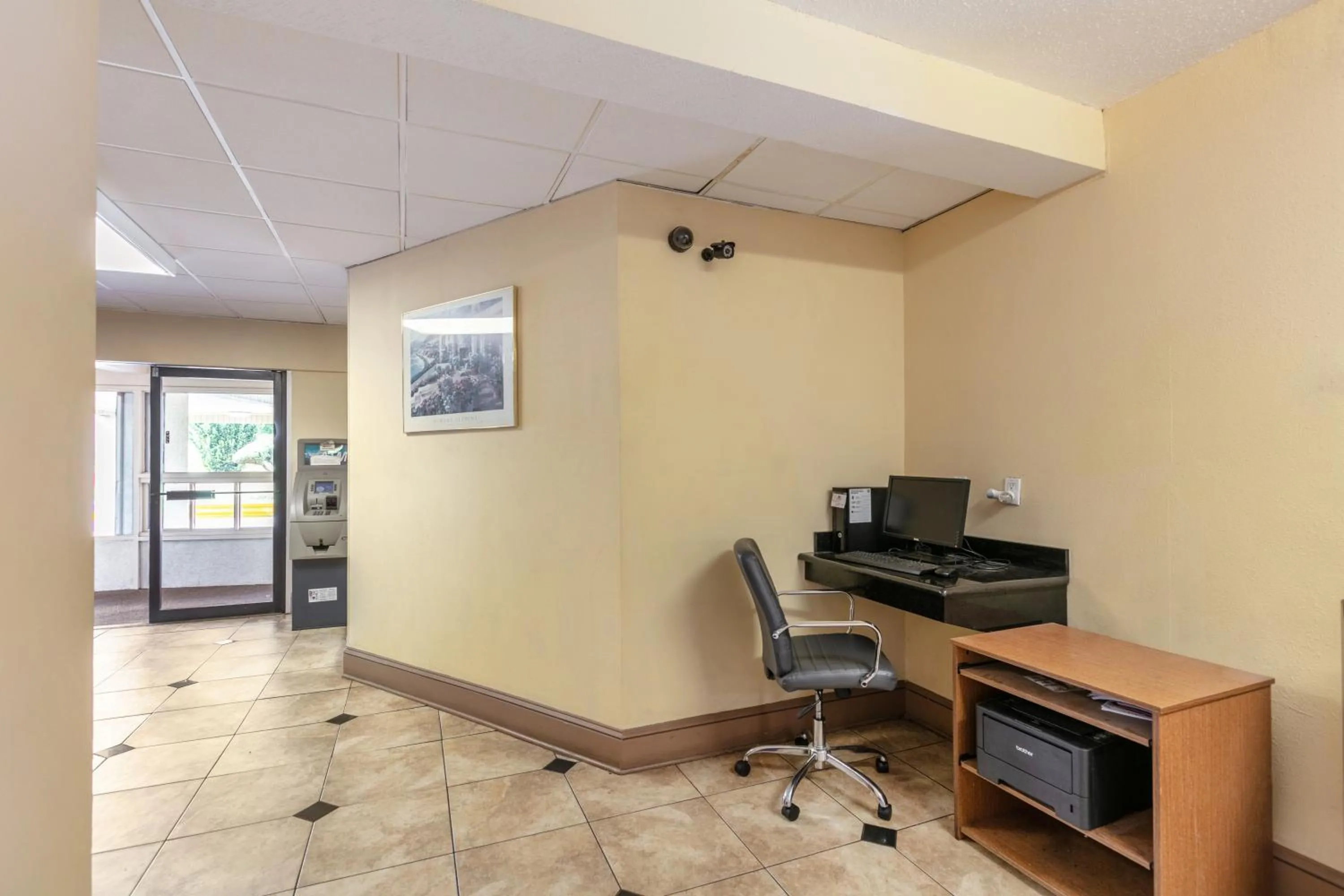 Lobby or reception in Red Carpet Inn - Stamford