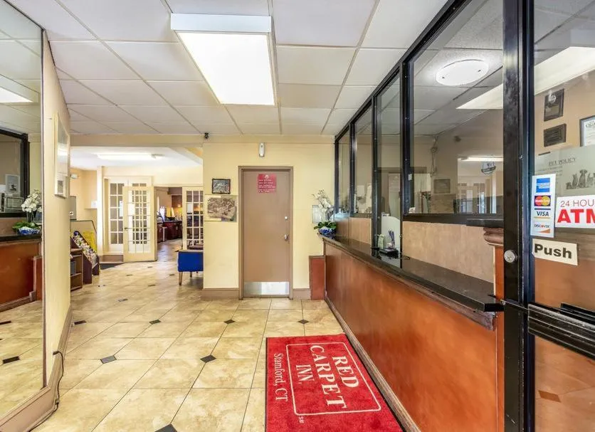 Lobby or reception in Red Carpet Inn - Stamford