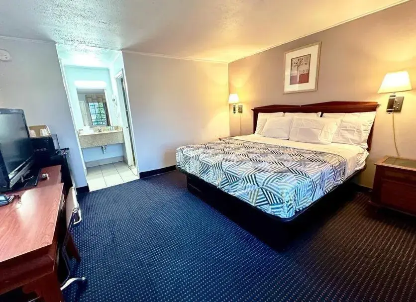 Bedroom, Bed in Red Carpet Inn - Stamford Bedroom, Bed in Red Carpet Inn - Stamford