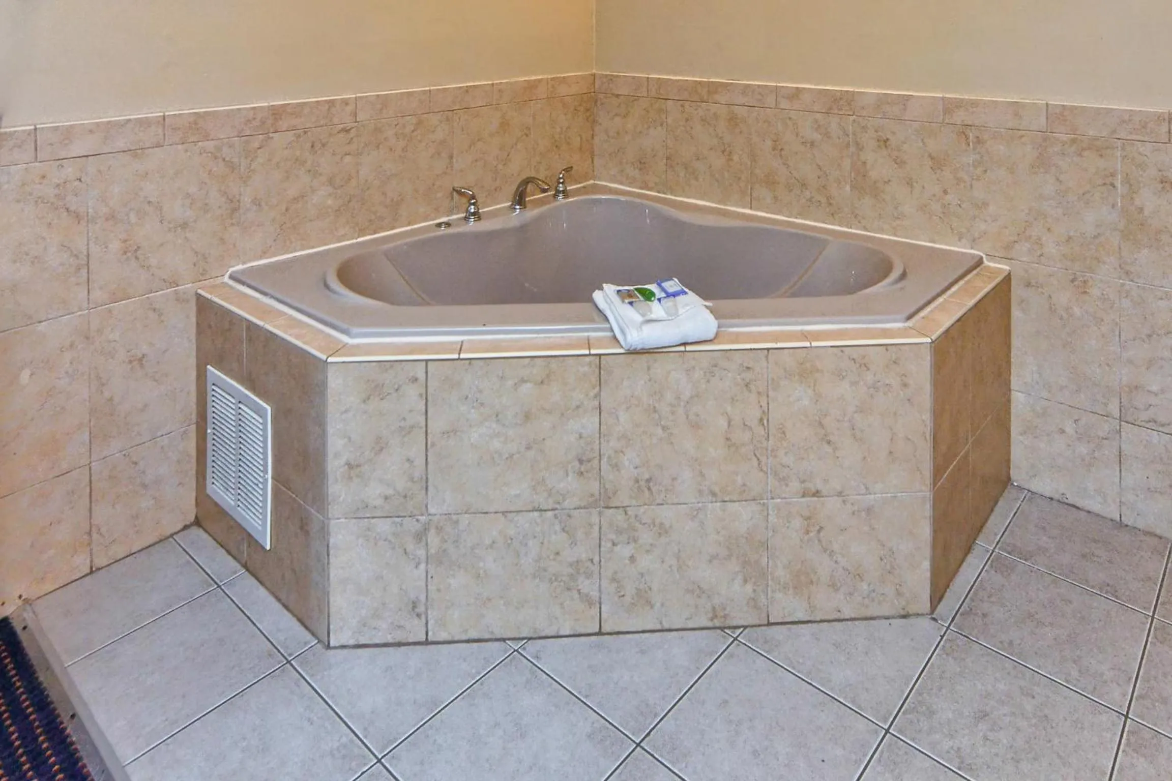 Spa and wellness centre/facilities in Red Carpet Inn - Stamford