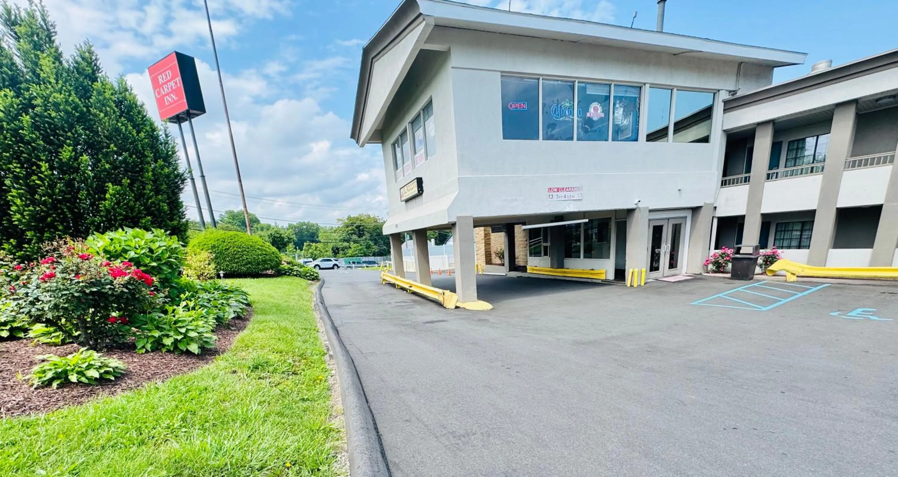 Property building in Red Carpet Inn - Stamford