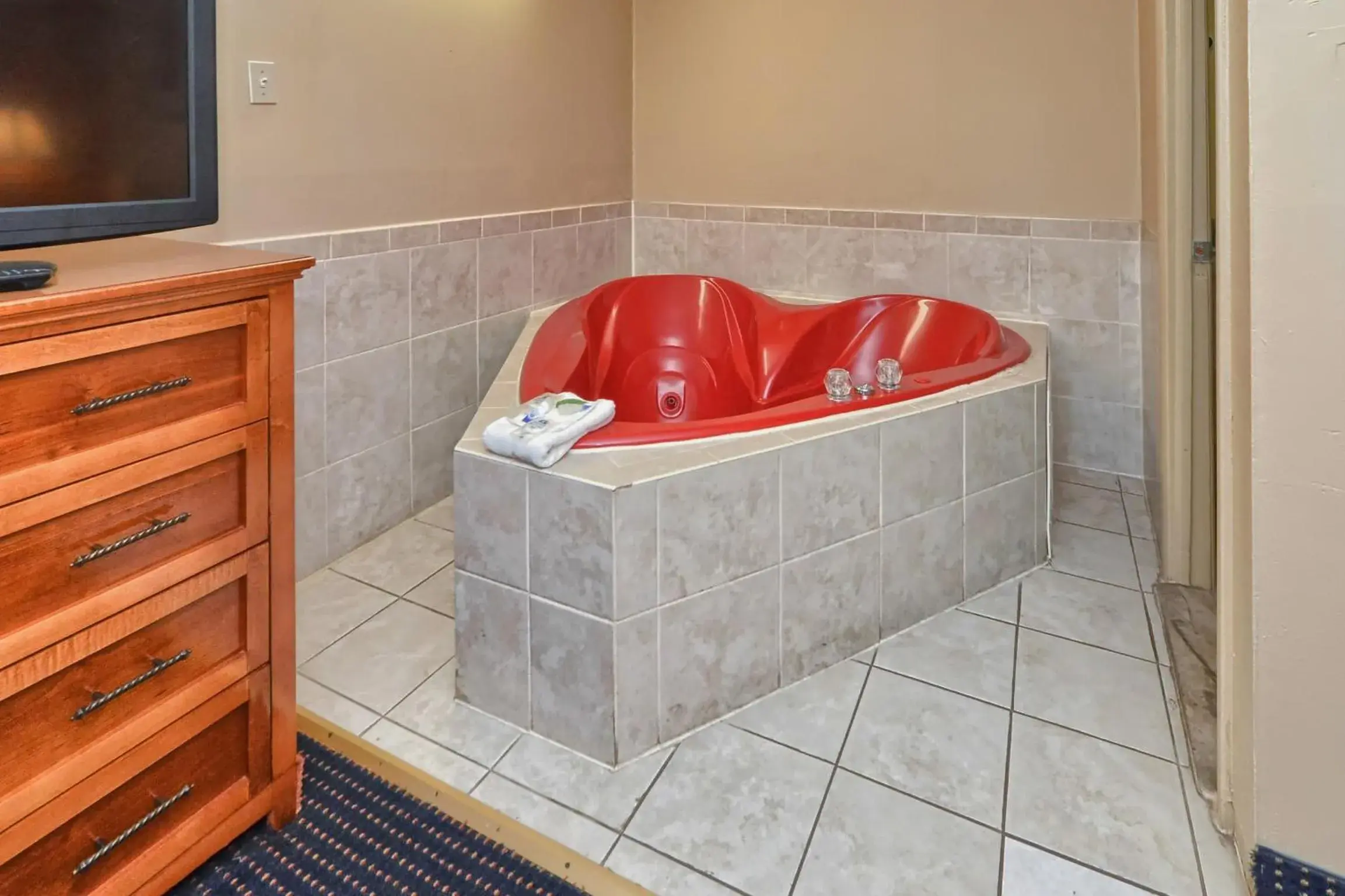 Spa and wellness centre/facilities, Bathroom in Red Carpet Inn - Stamford