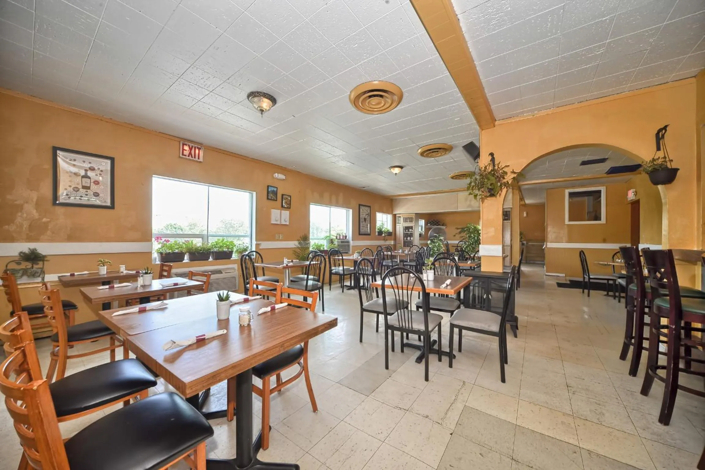 Restaurant/places to eat in Red Carpet Inn - Stamford