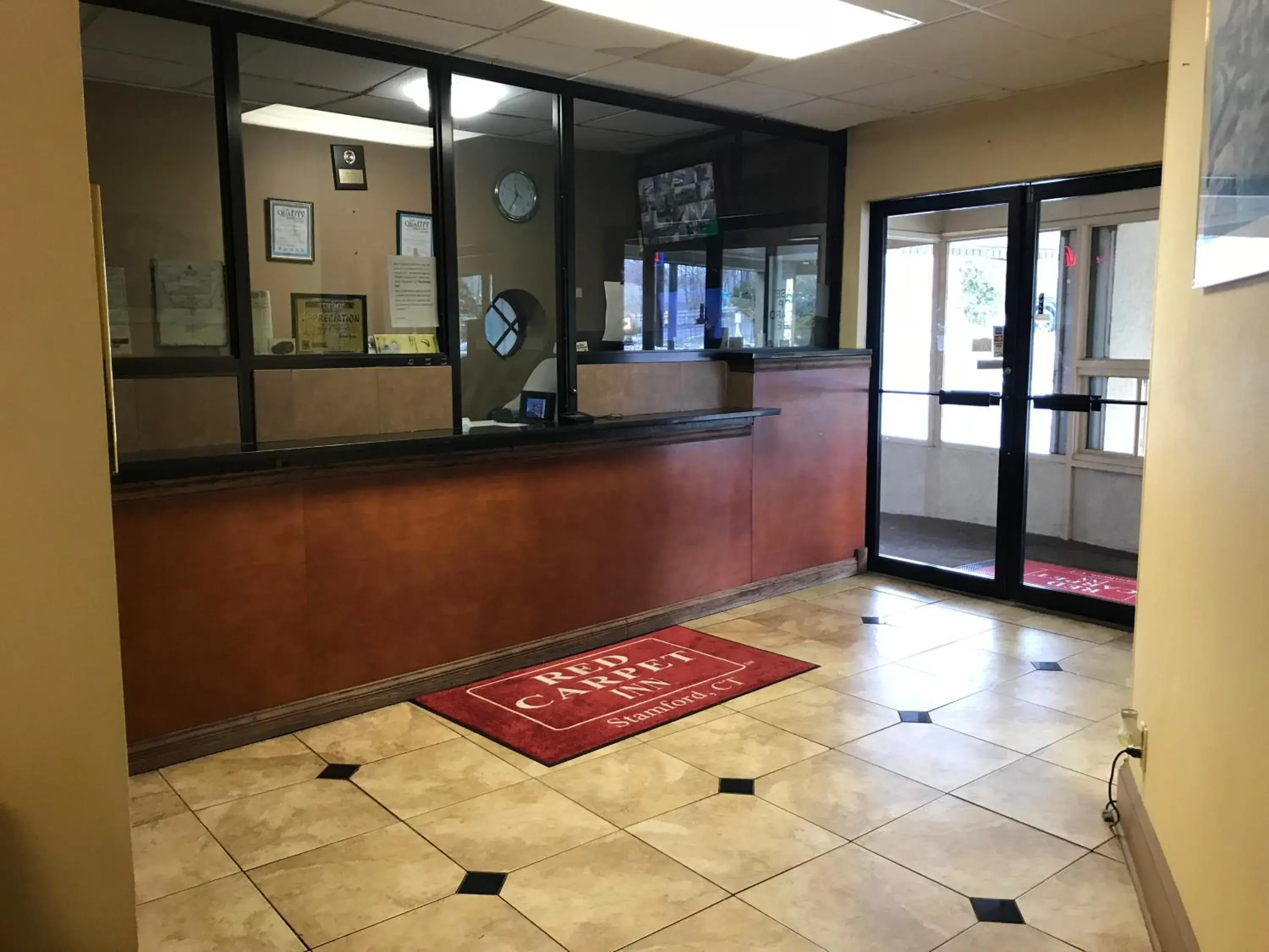 Property logo or sign, Lobby/Reception in Red Carpet Inn - Stamford