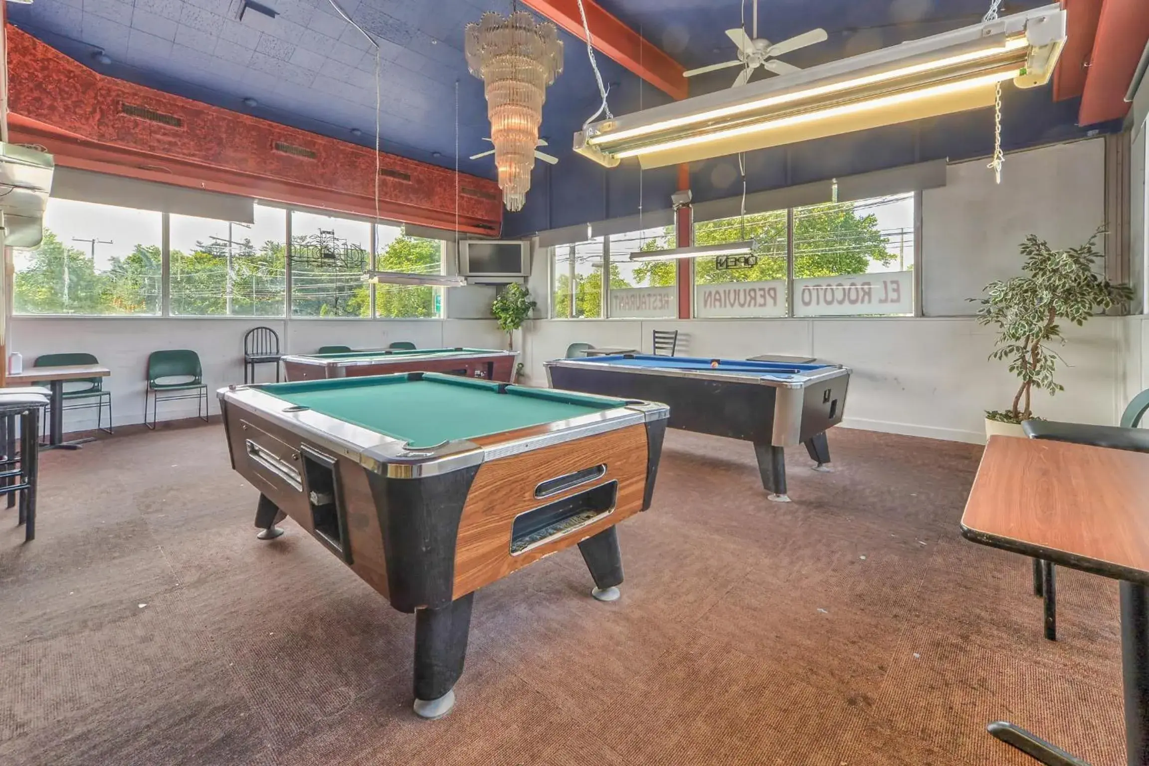 Game Room, Billiards in Red Carpet Inn - Stamford