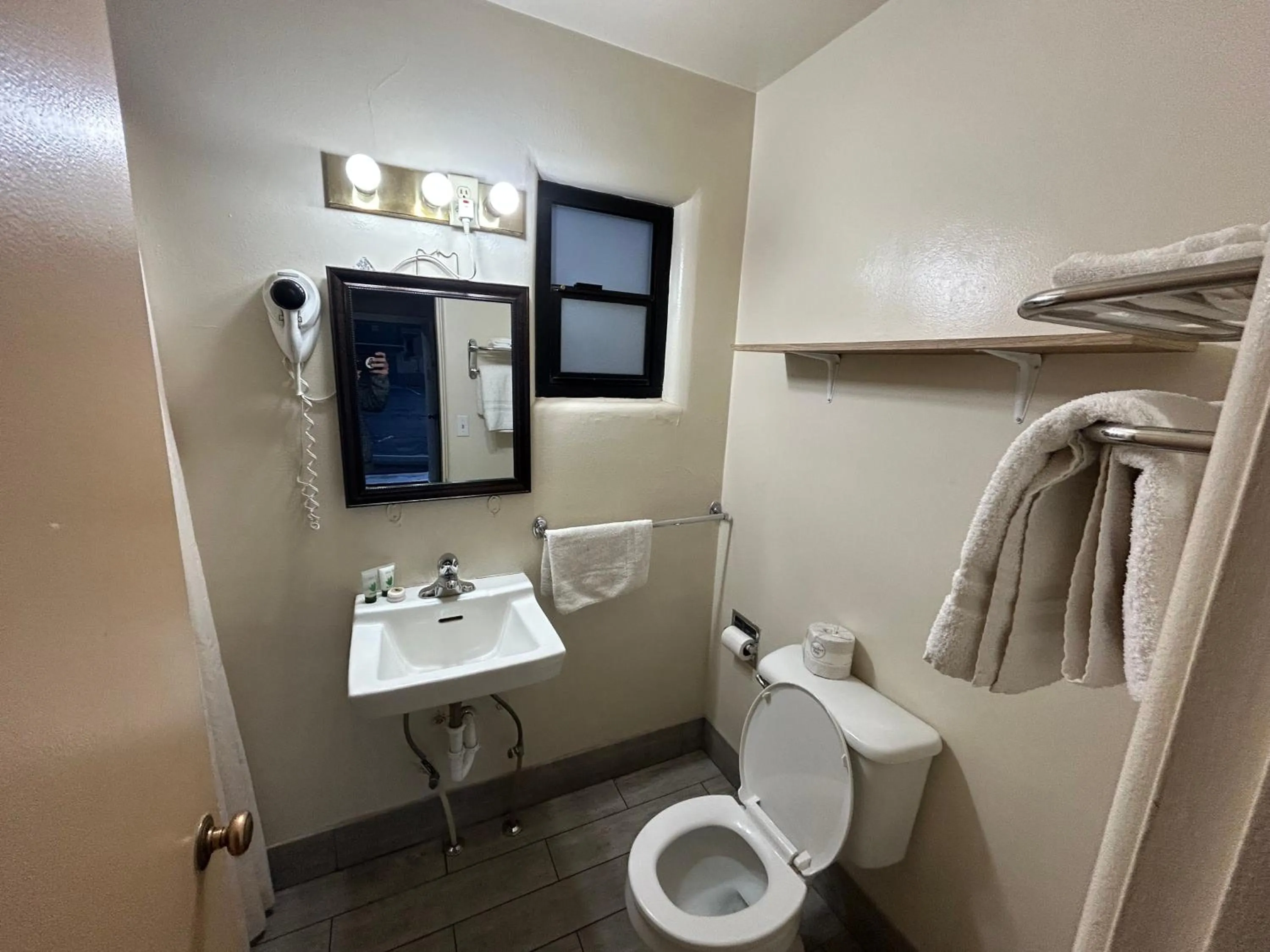 Bathroom in Motel 6 Williams AZ Historic Route 66