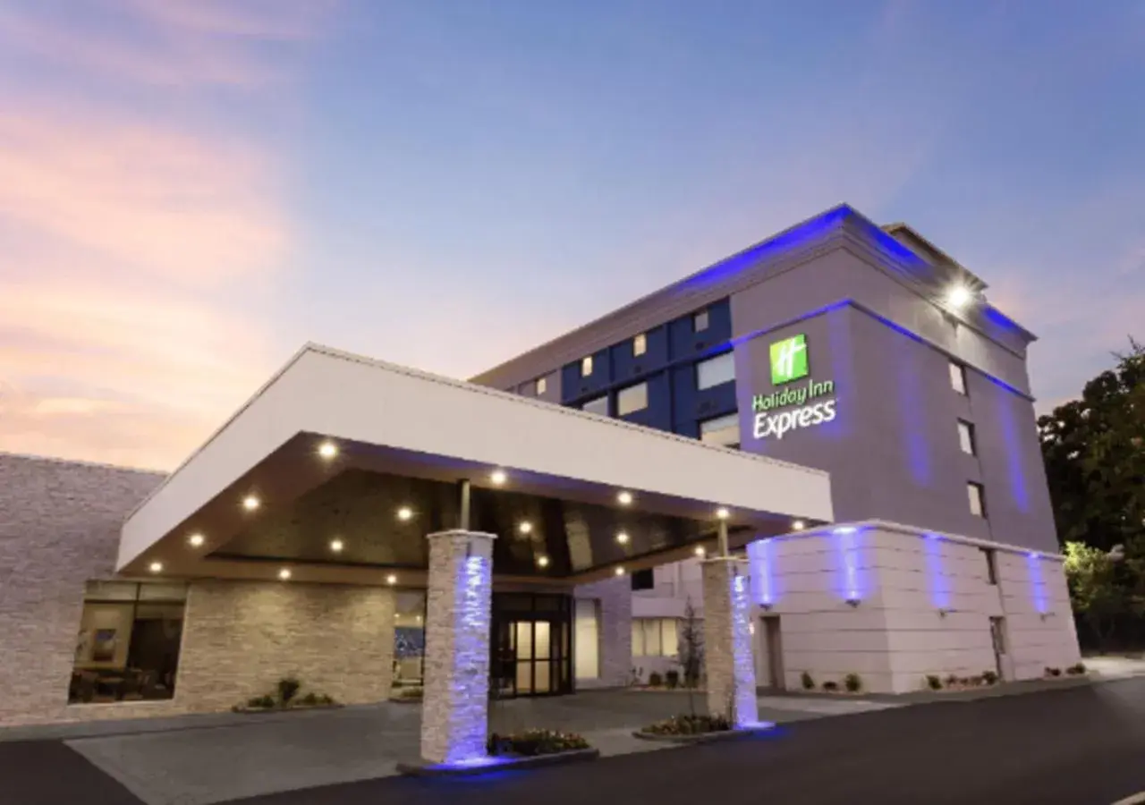 Property building in Holiday Inn Express Atlanta Airport - North by IHG Property building in Holiday Inn Express Atlanta Airport - North by IHG