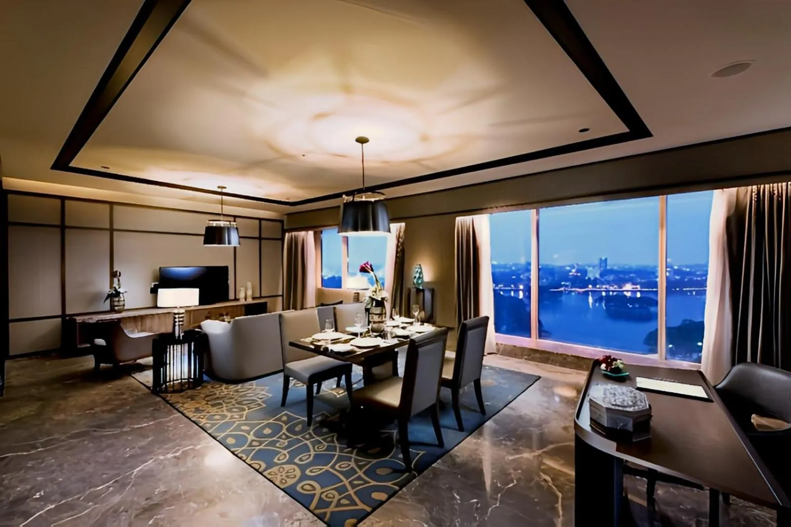 Lounge or bar in Conrad Bengaluru