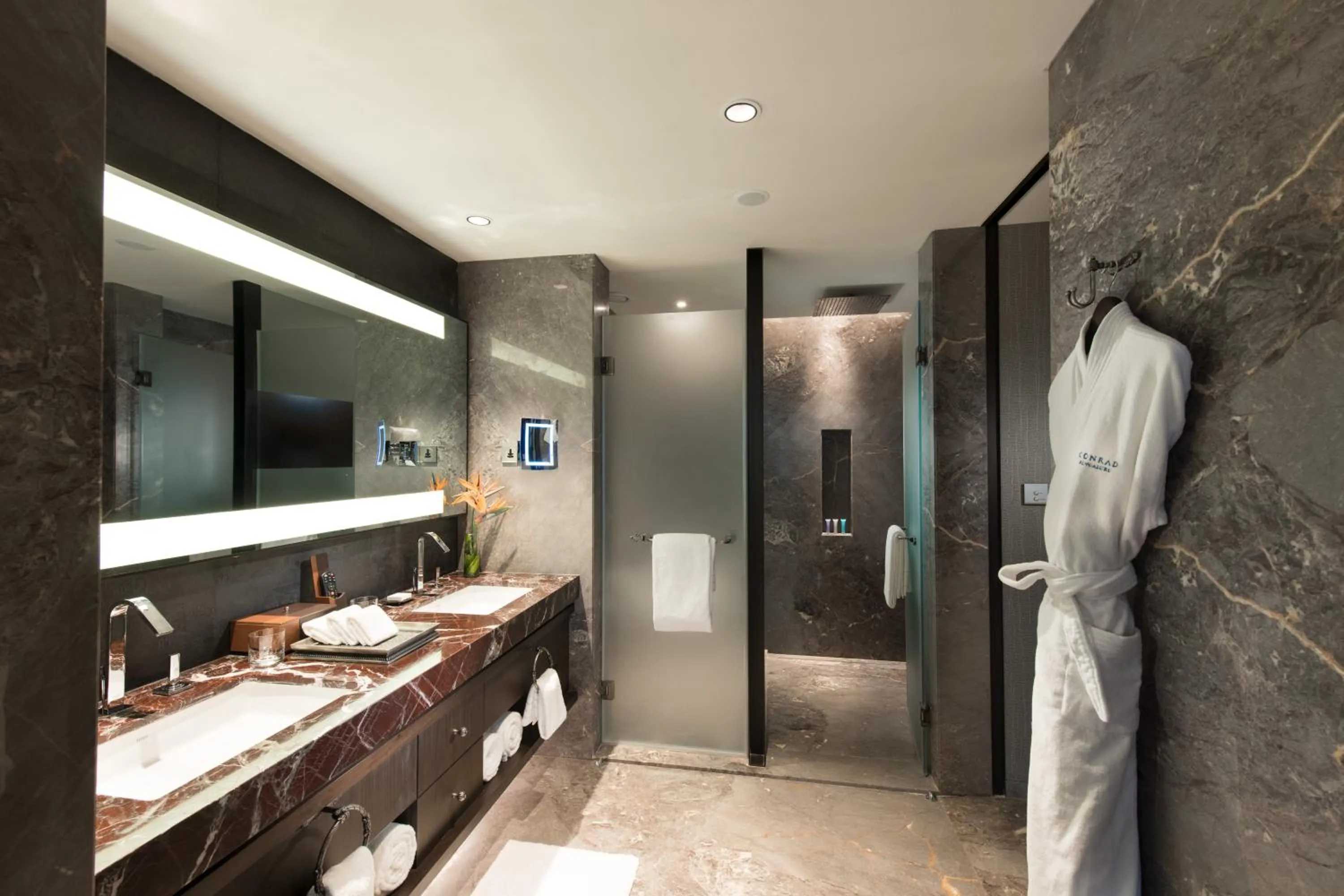 Toilet in Conrad Bengaluru