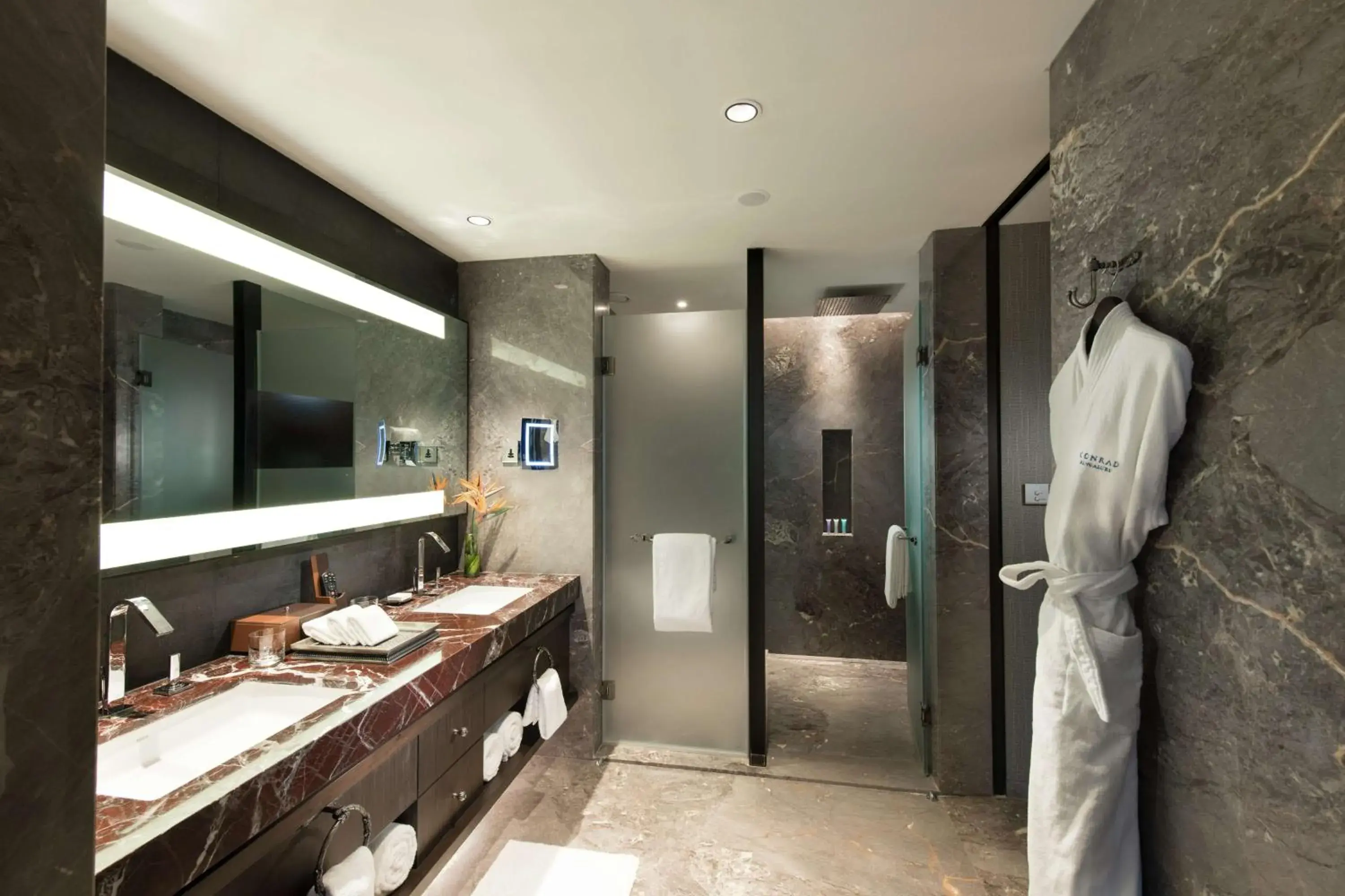 Deluxe King Room with Lake View in Conrad Bengaluru Deluxe King Room with Lake View in Conrad Bengaluru