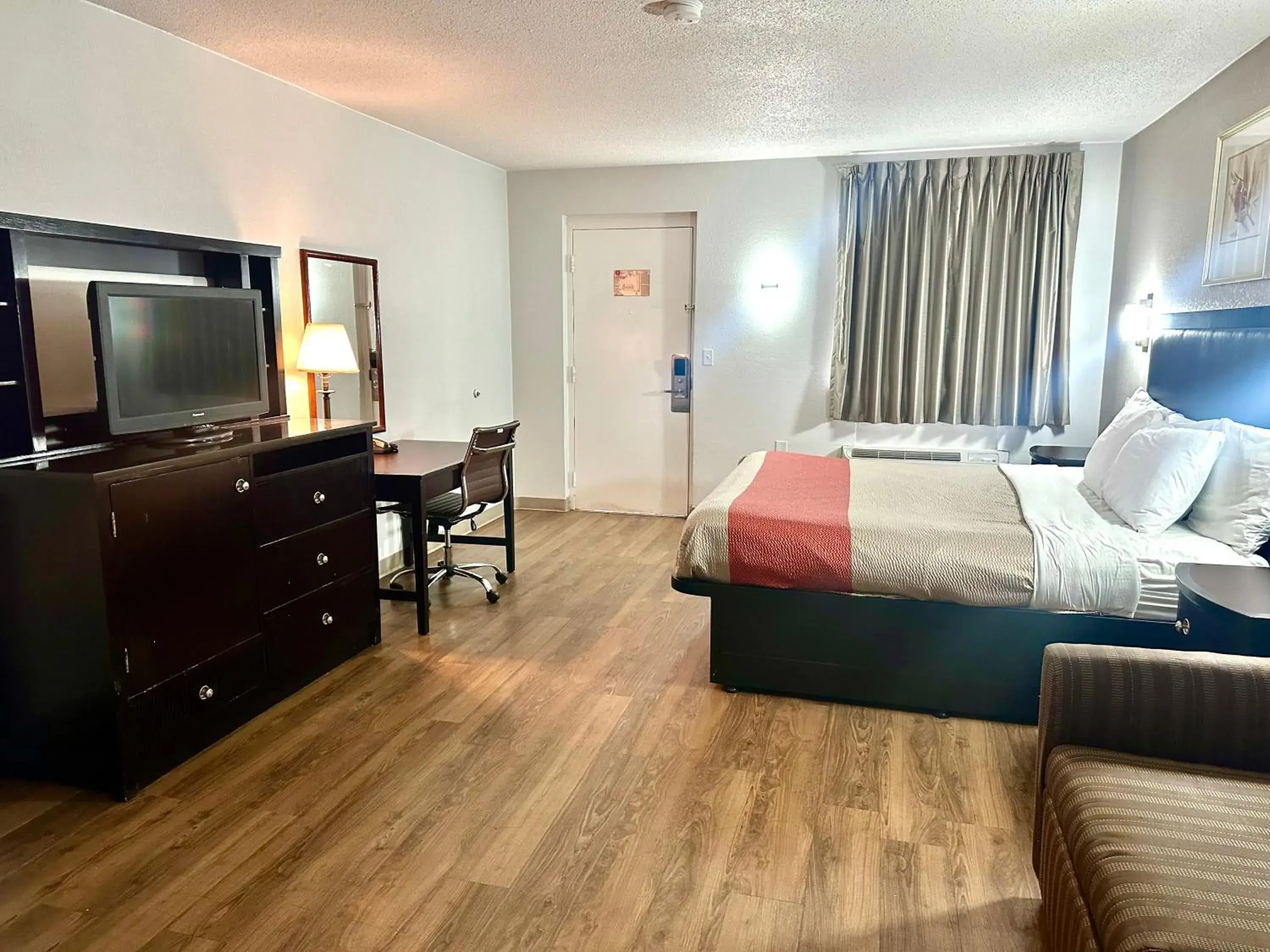 Photo of the whole room, Bed in Red Carpet Inn Norwalk Photo of the whole room, Bed in Red Carpet Inn Norwalk