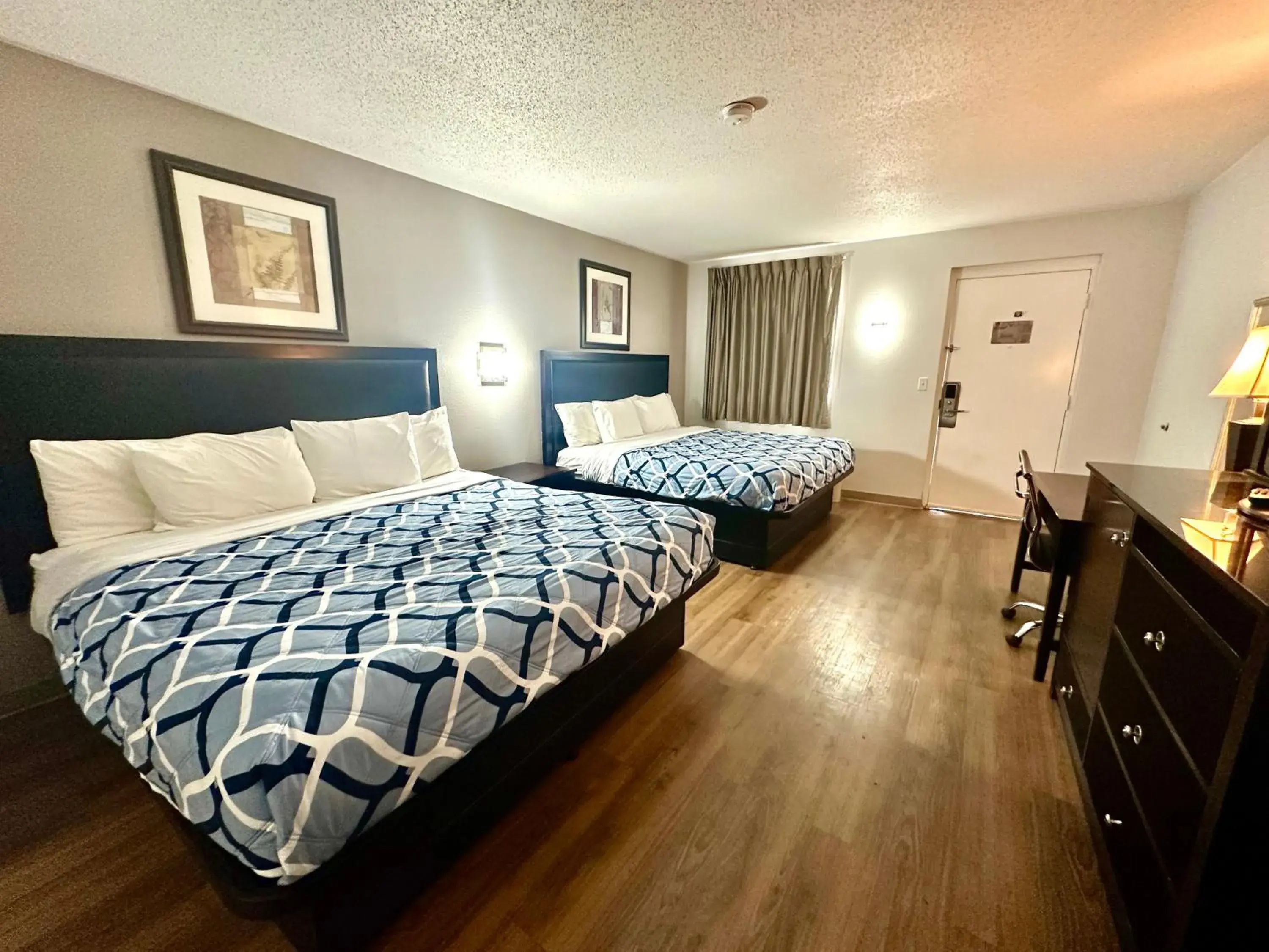 Photo of the whole room, Bed in Red Carpet Inn Norwalk Photo of the whole room, Bed in Red Carpet Inn Norwalk