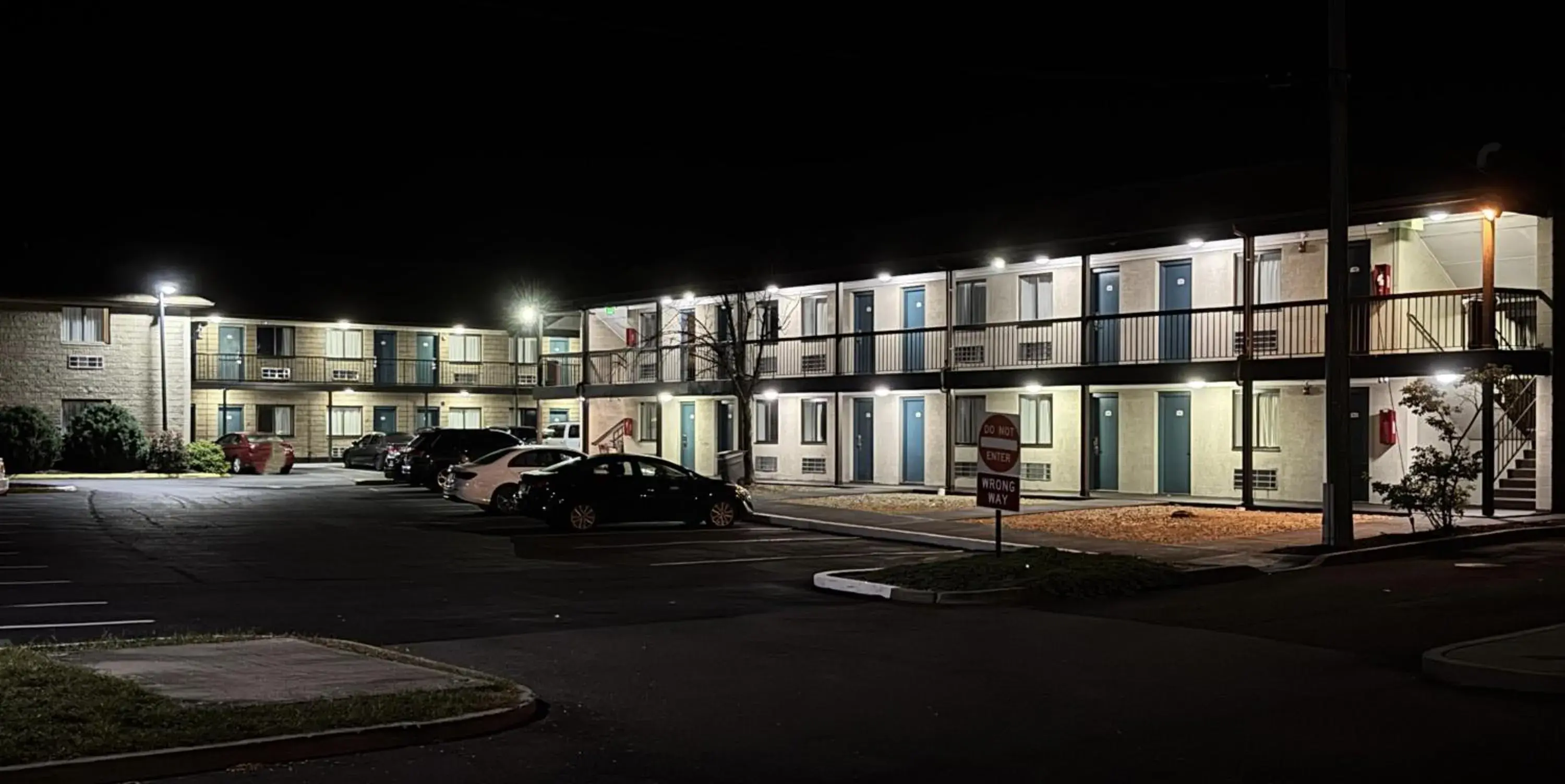 Property building in Red Carpet Inn Norwalk Property building in Red Carpet Inn Norwalk