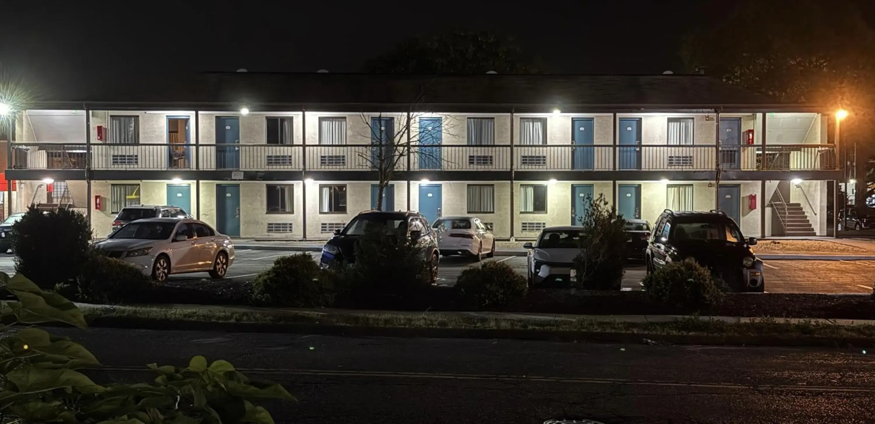 Property building in Red Carpet Inn Norwalk Property building in Red Carpet Inn Norwalk