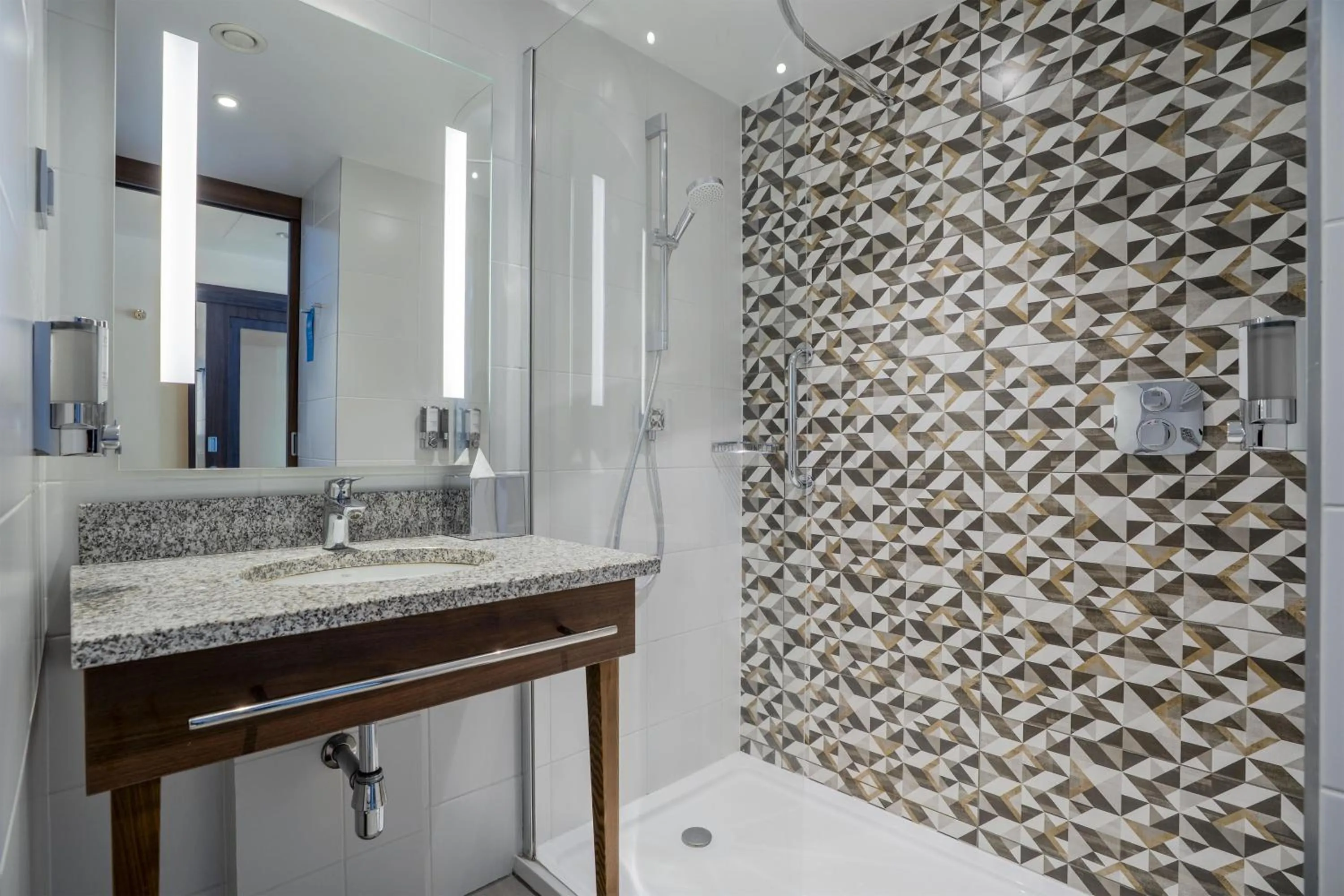 Shower in Hampton By Hilton Gdansk Oliwa