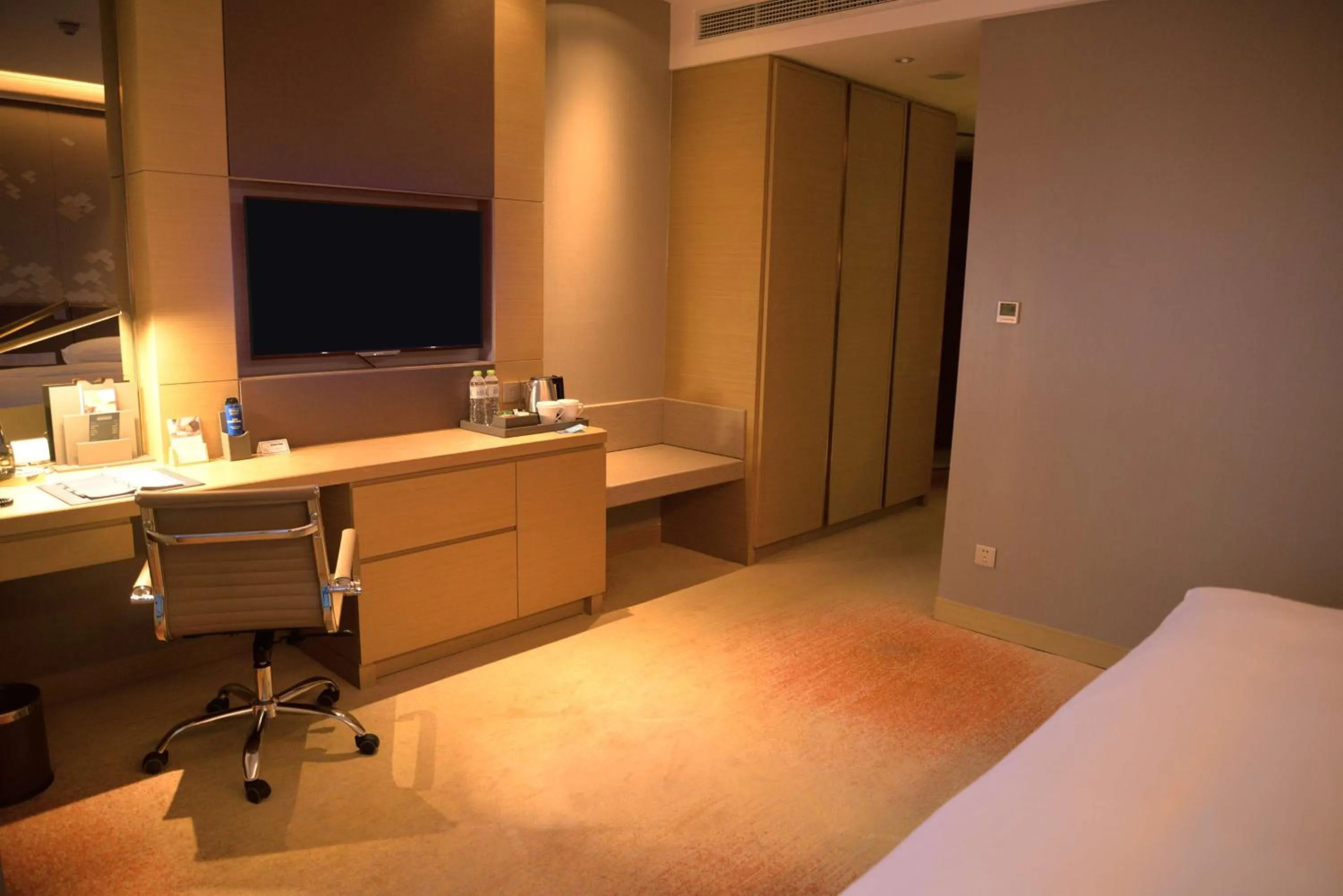 Bedroom, Bed in Hilton Yantai