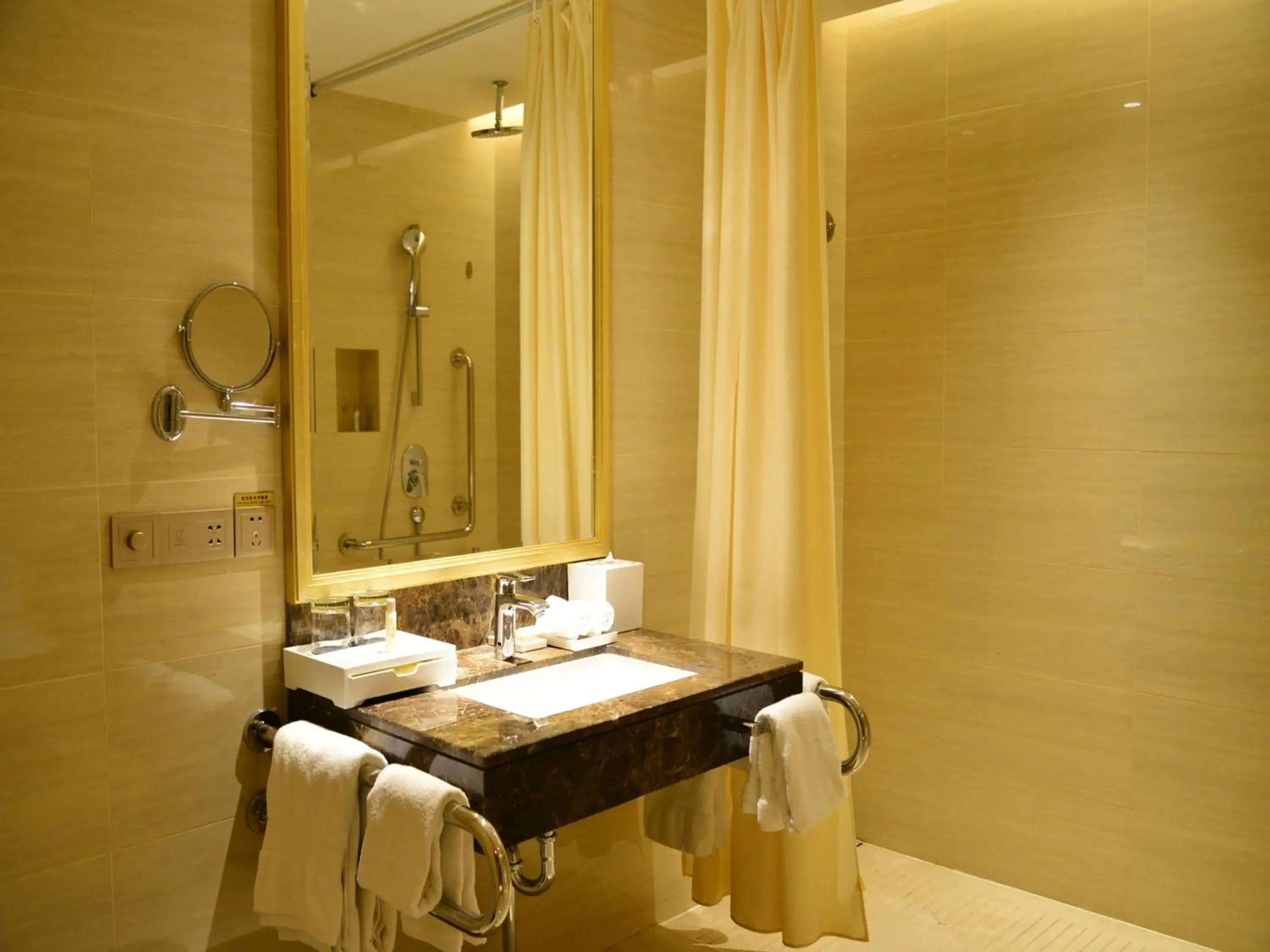 Bathroom in Hilton Yantai Bathroom in Hilton Yantai