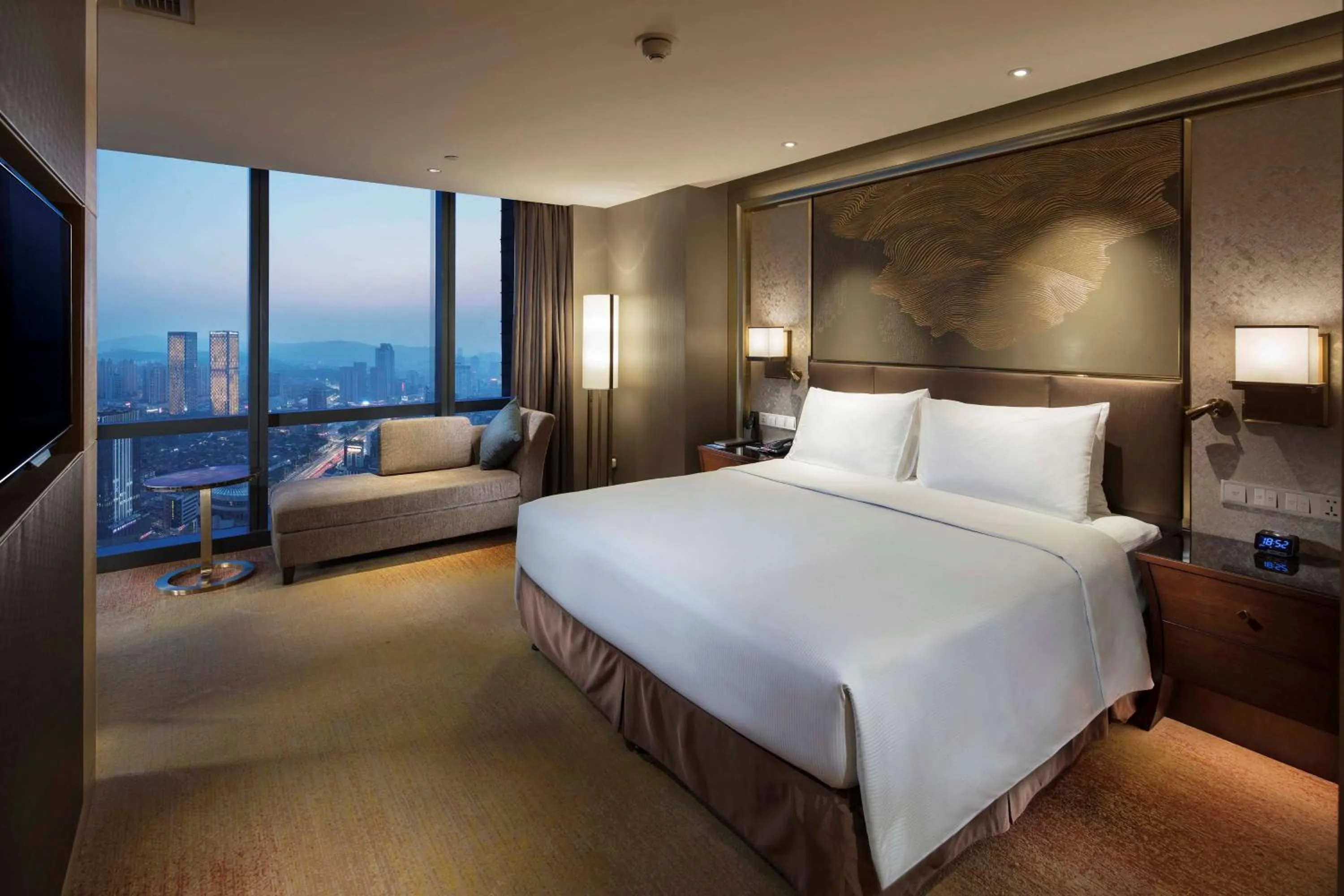 Bedroom, Bed in Hilton Yantai