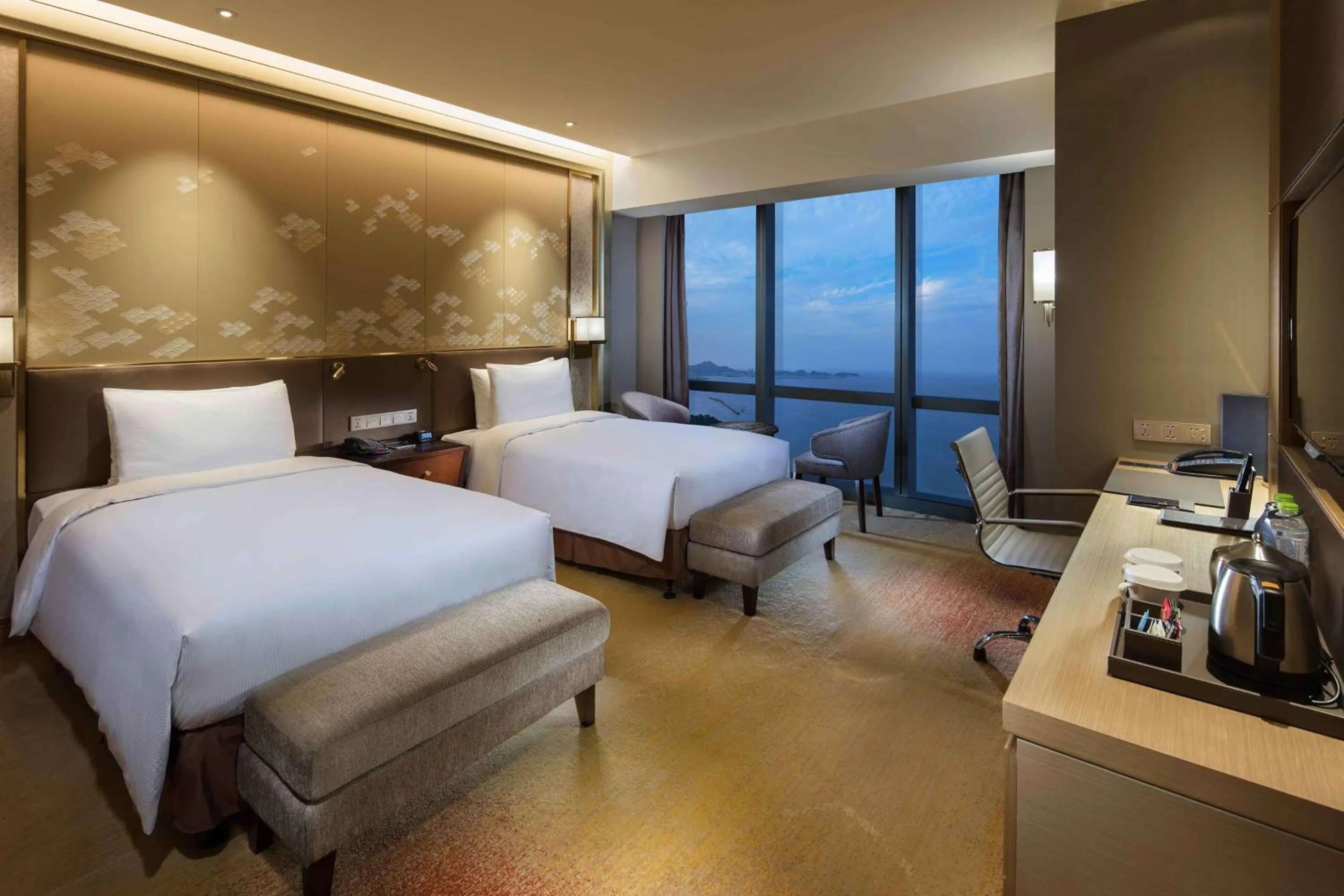 Bedroom, Bed in Hilton Yantai