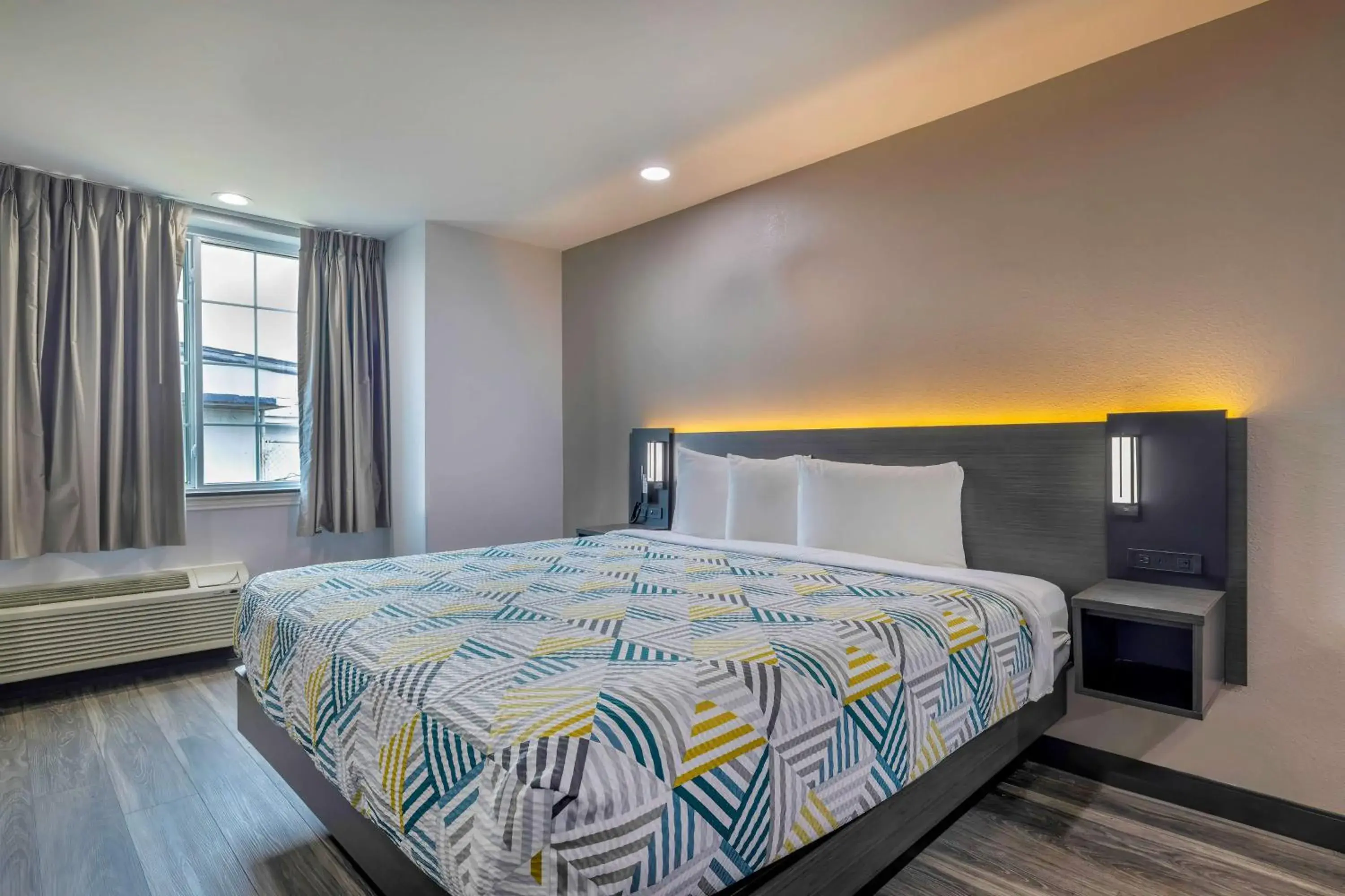 King Room - Non-Smoking in Motel 6-Fort Worth, TX - Burleson King Room - Non-Smoking in Motel 6-Fort Worth, TX - Burleson