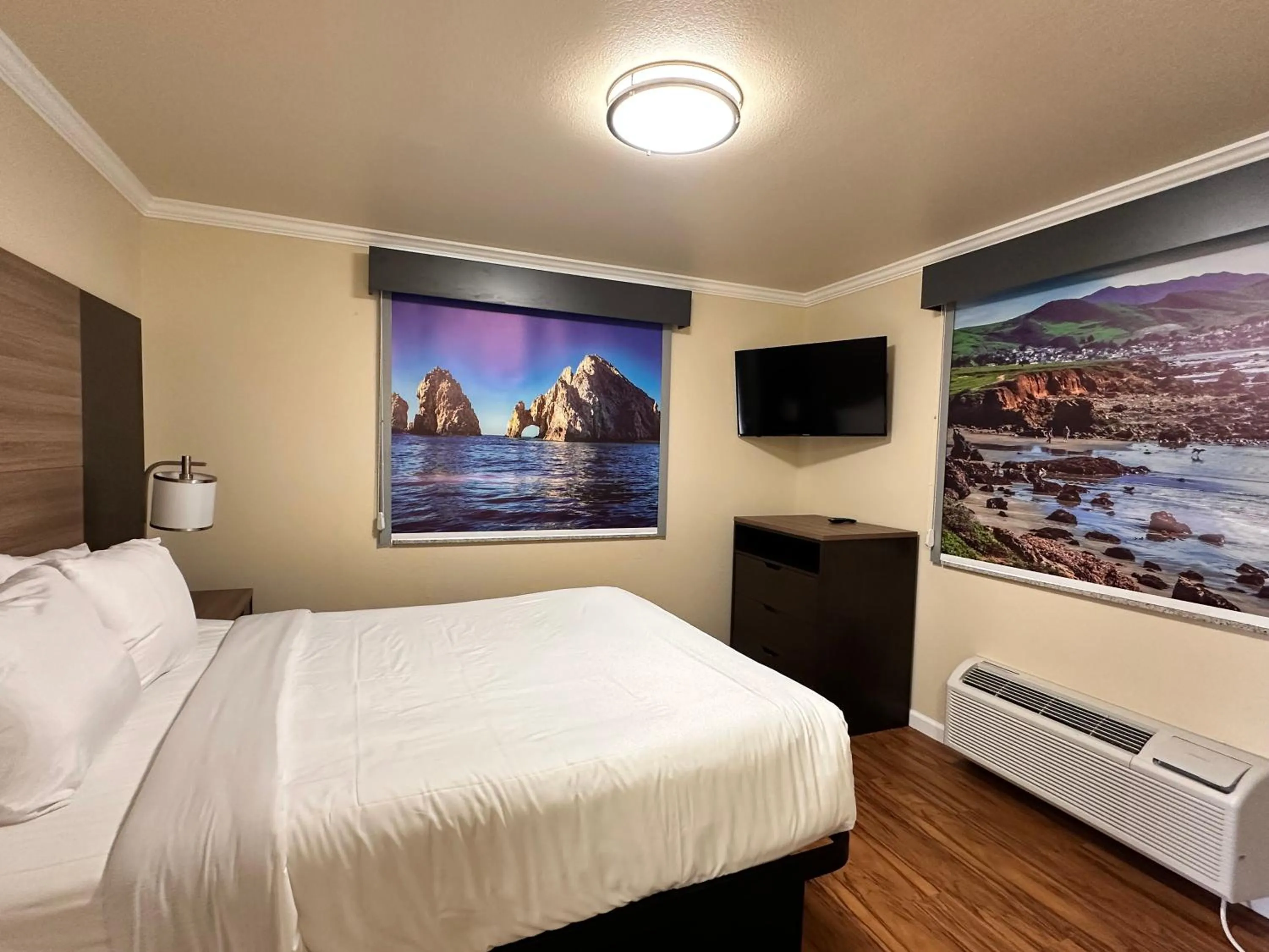 Bed in Beachwalker Inn Cayucos