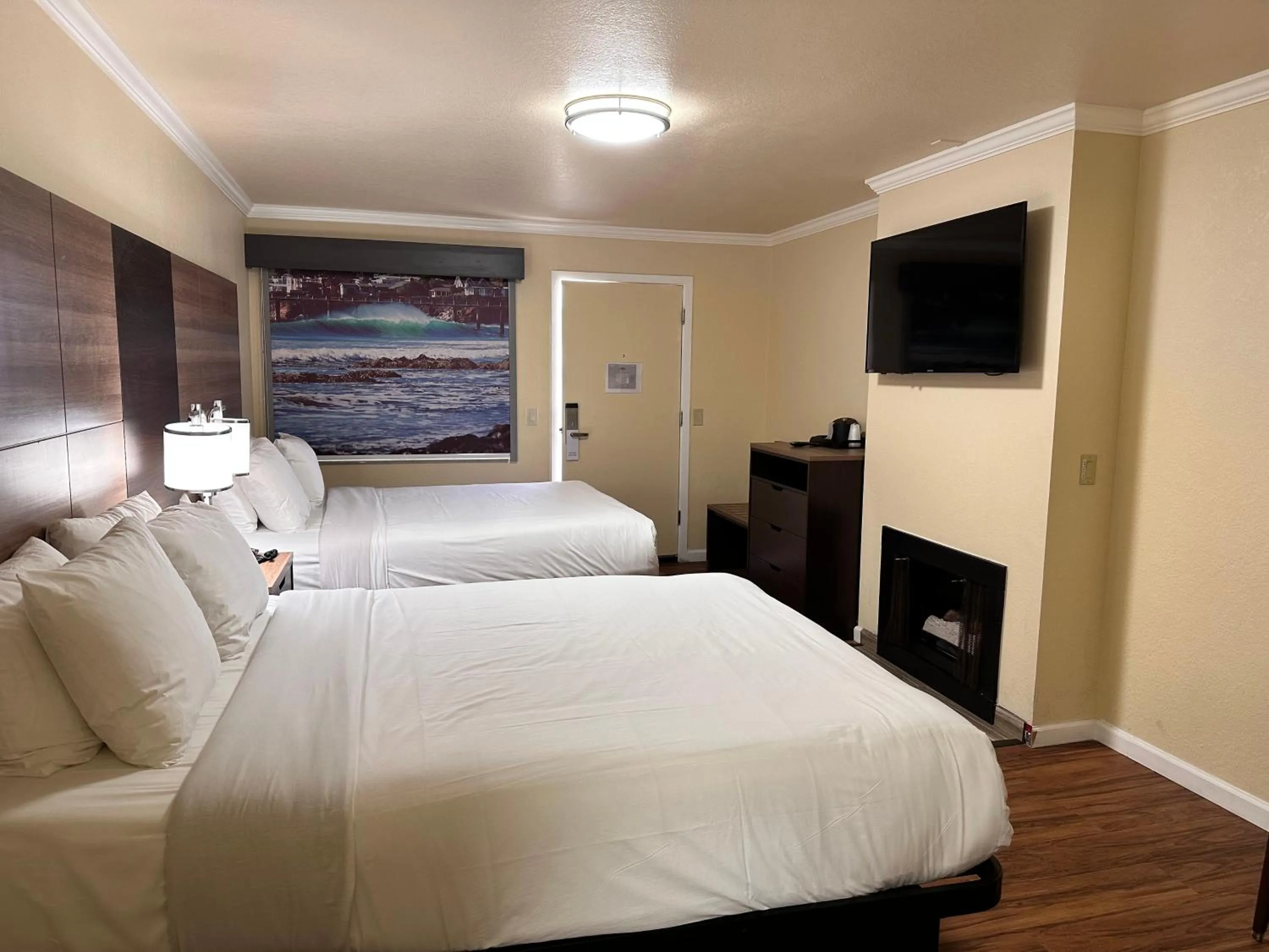 Bed in Beachwalker Inn Cayucos