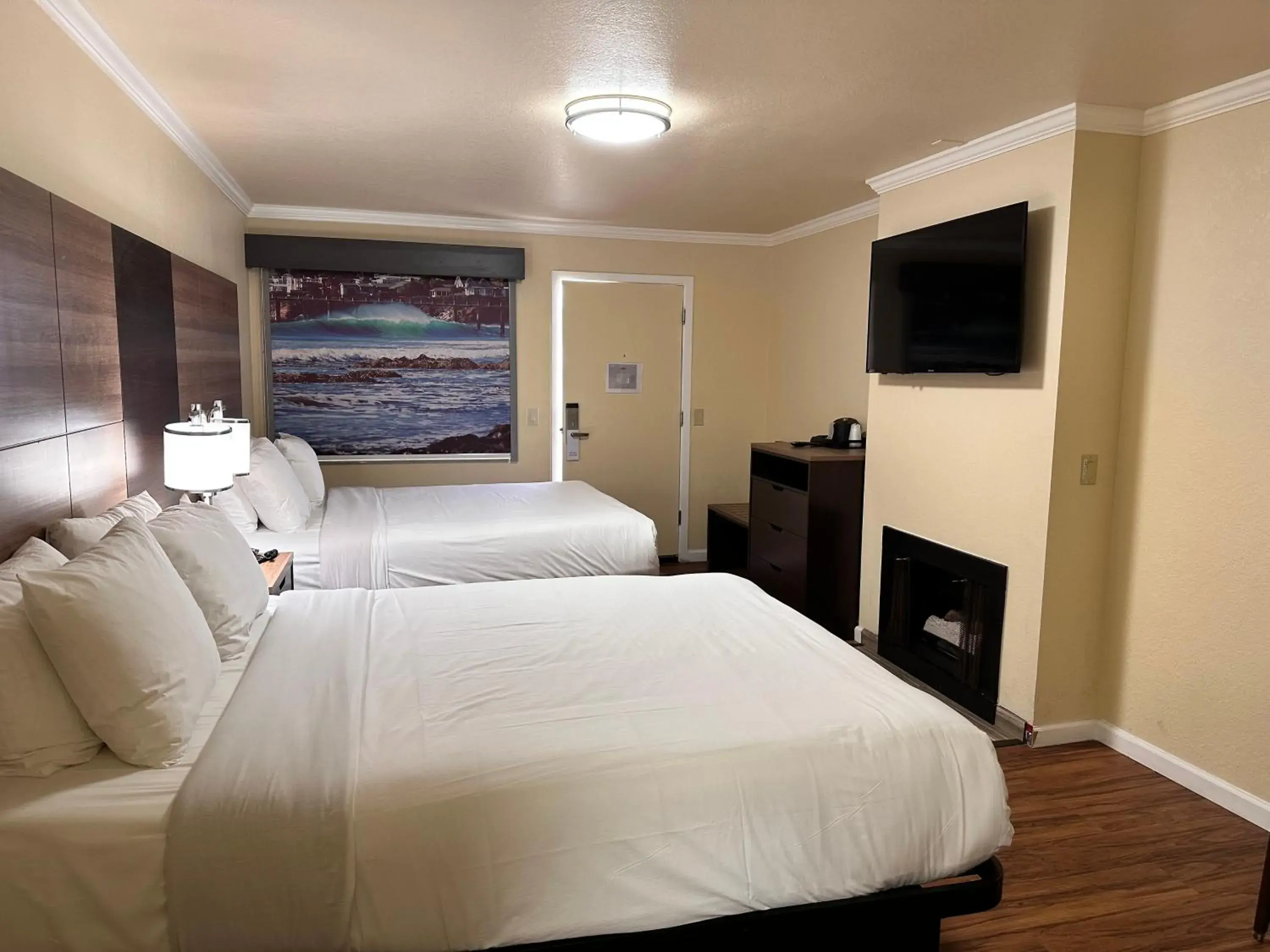 Bed in Beachwalker Inn Cayucos Bed in Beachwalker Inn Cayucos