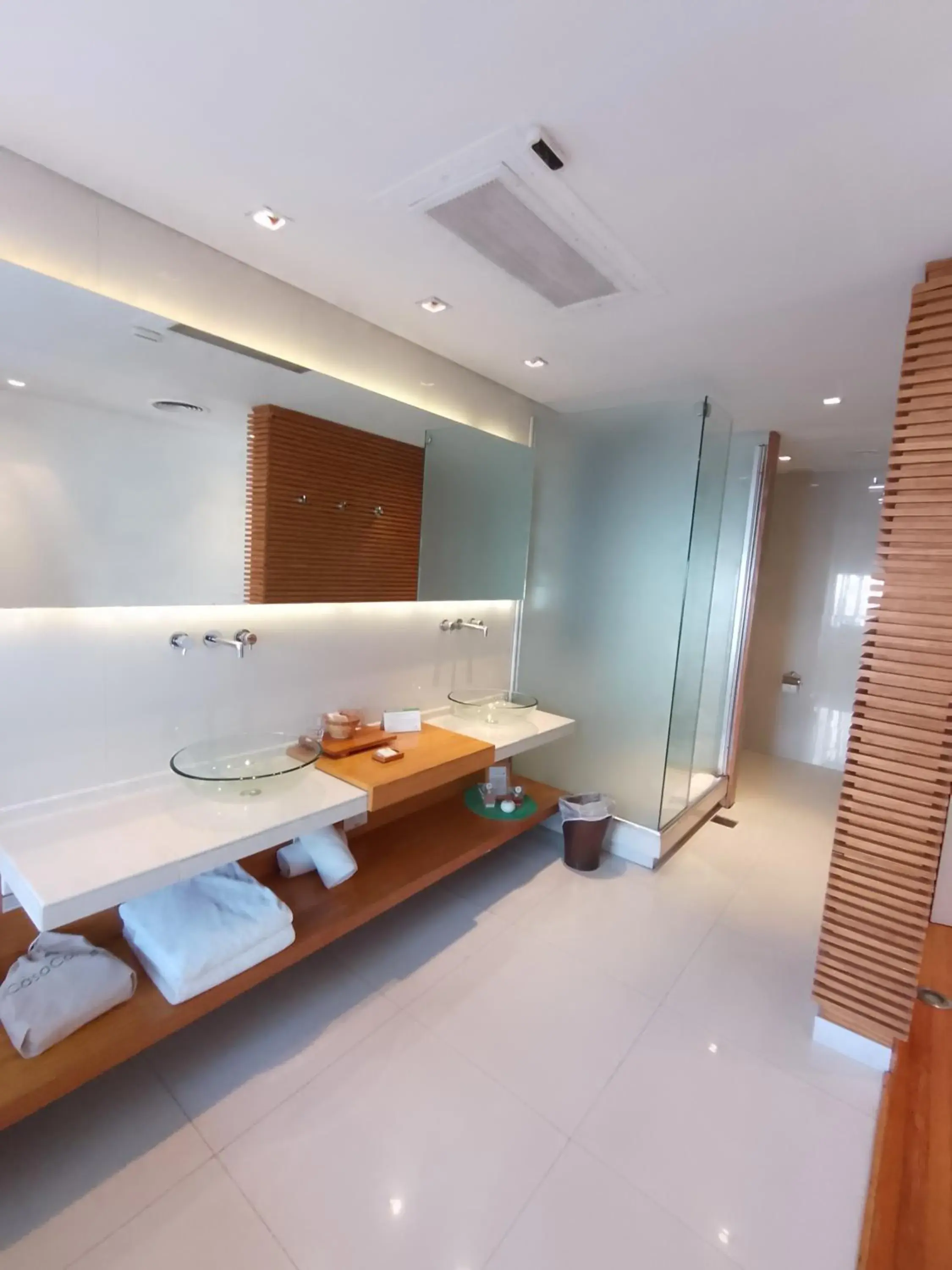 Shower, Bed in CasaCalma Hotel Shower, Bed in CasaCalma Hotel