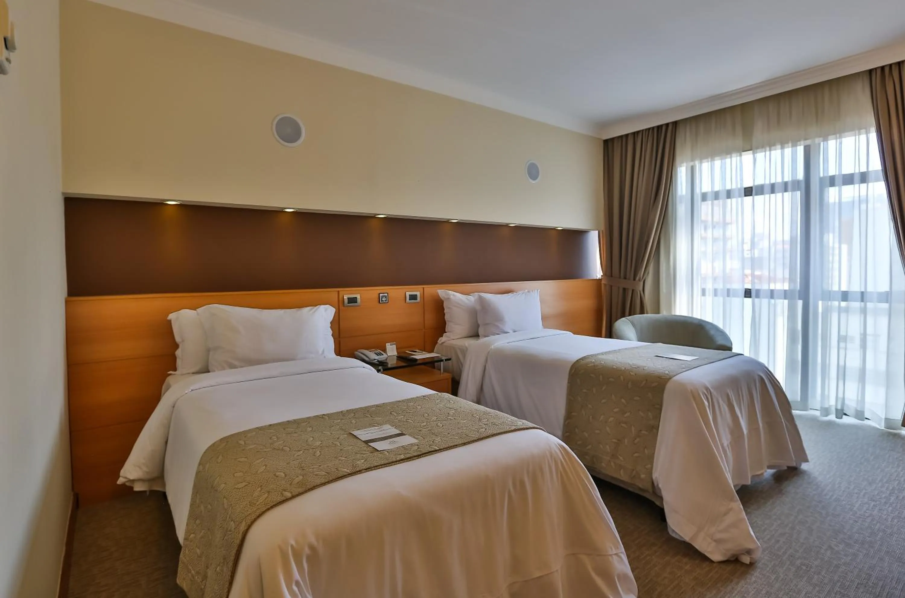 Photo of the whole room, Bed in Bourbon Convention Hotel Santos