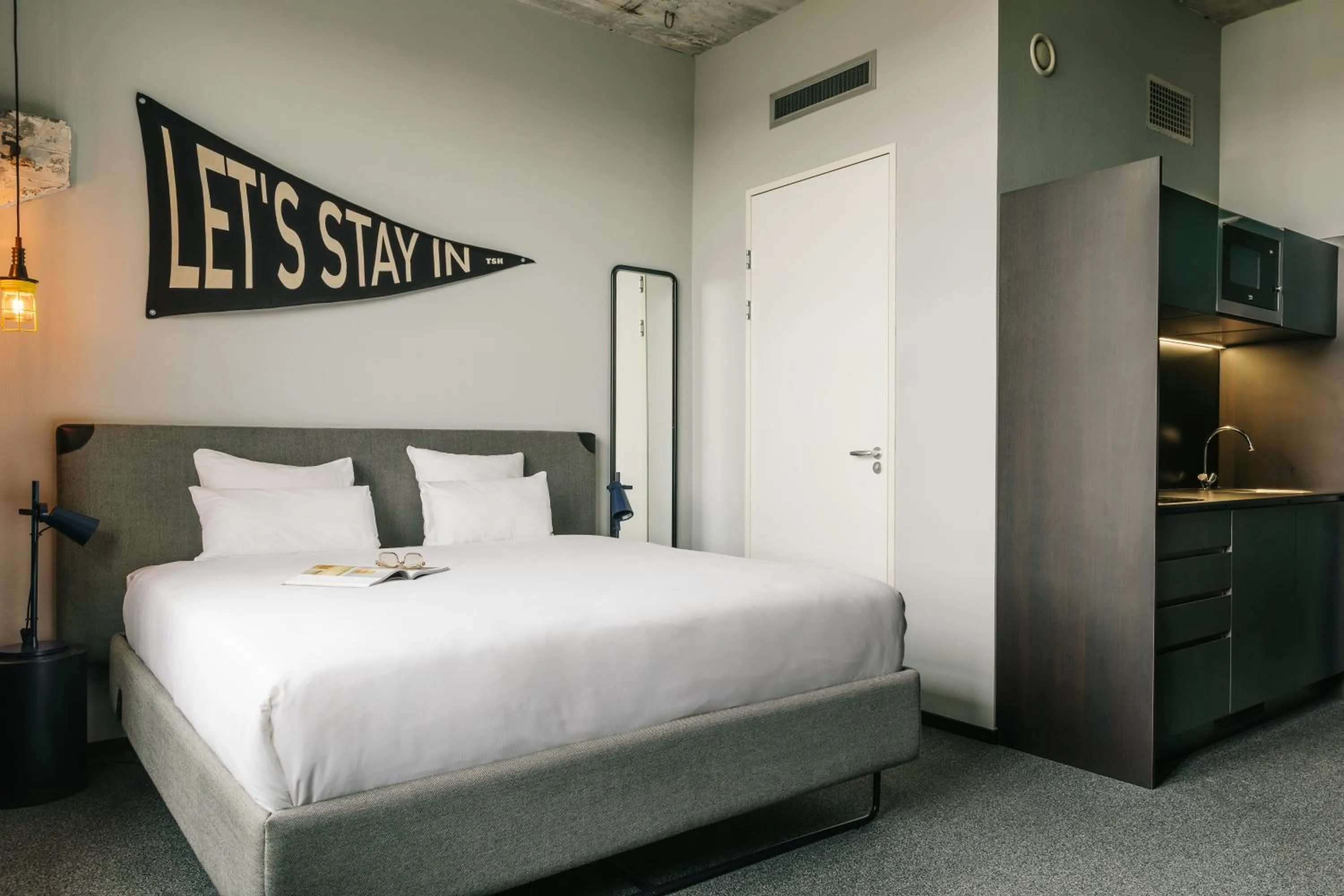 Photo of the whole room, Bed in The Social Hub Maastricht