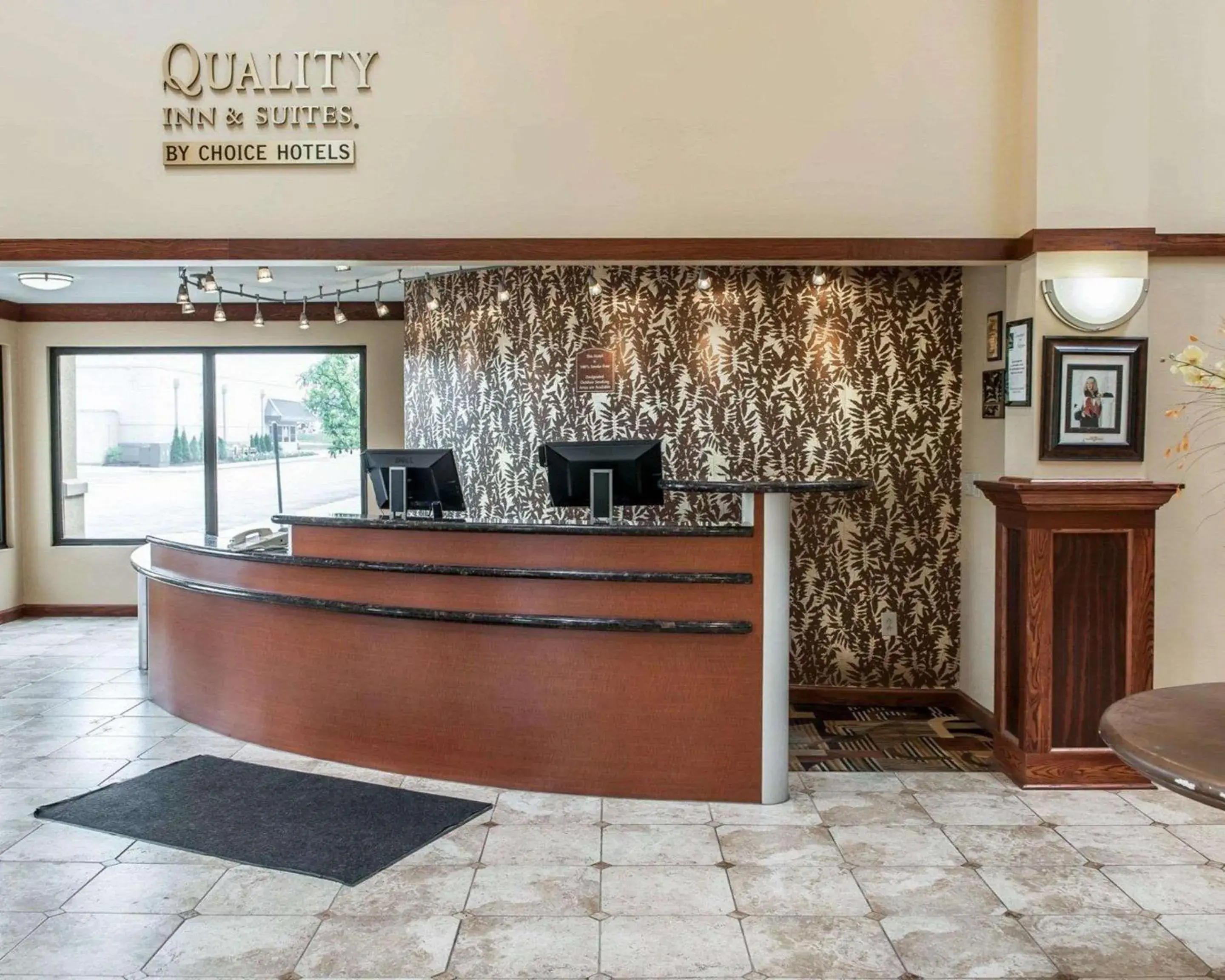 Lobby or reception in Quality Inn & Suites Greenfield I-70 Lobby or reception in Quality Inn & Suites Greenfield I-70