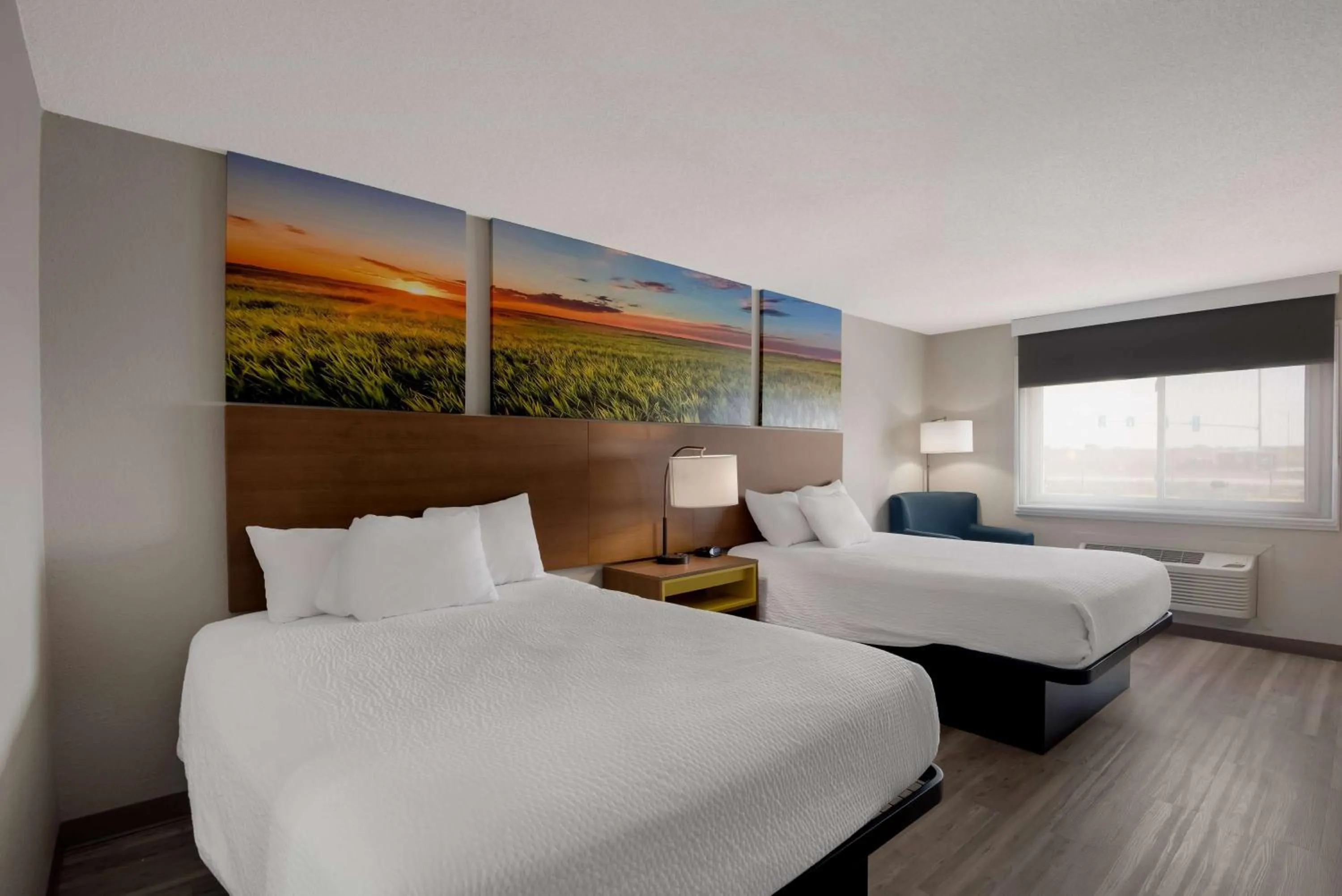 Photo of the whole room, Bed in Days Inn by Wyndham Ankeny - Des Moines