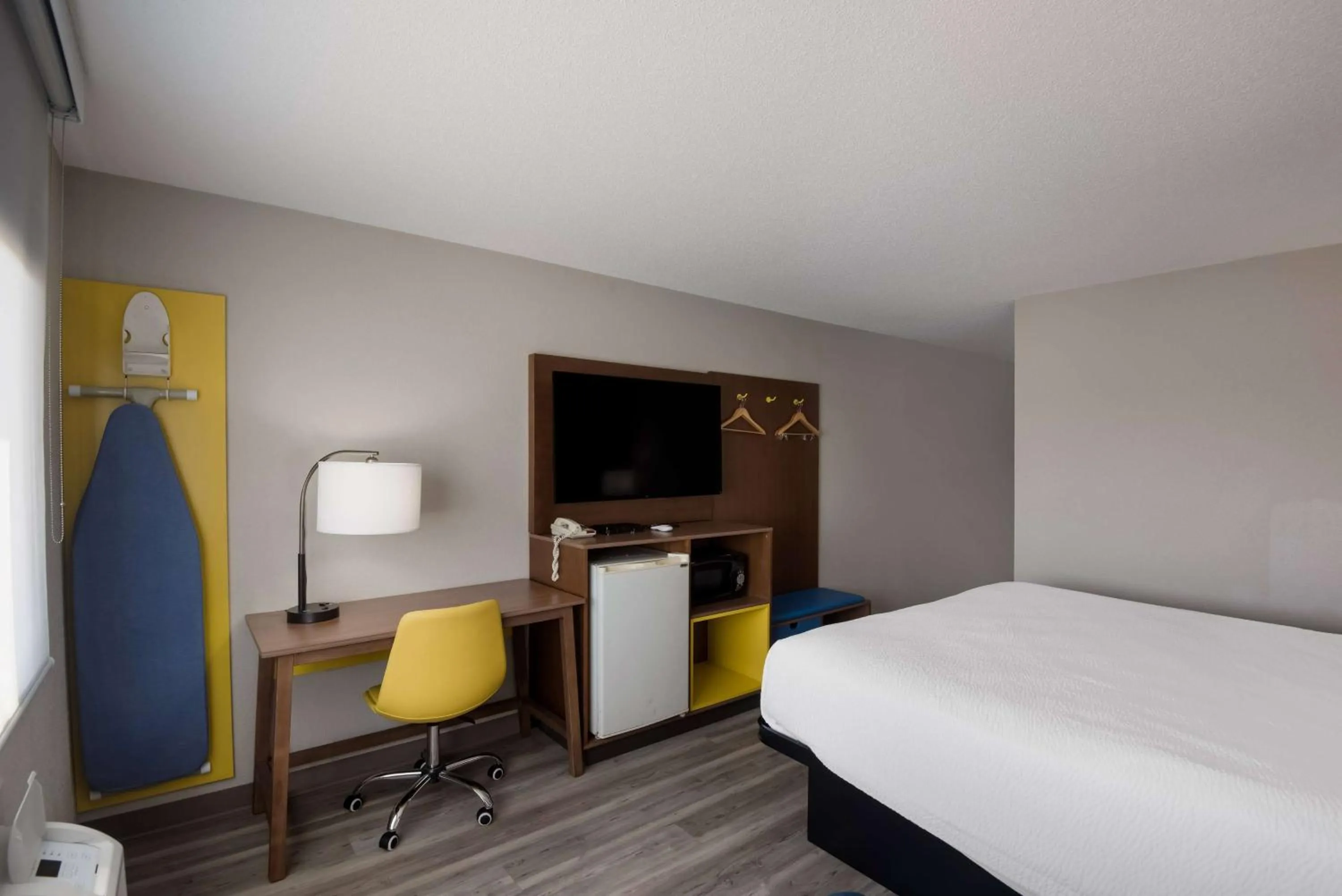 Photo of the whole room, Bed in Days Inn by Wyndham Ankeny - Des Moines