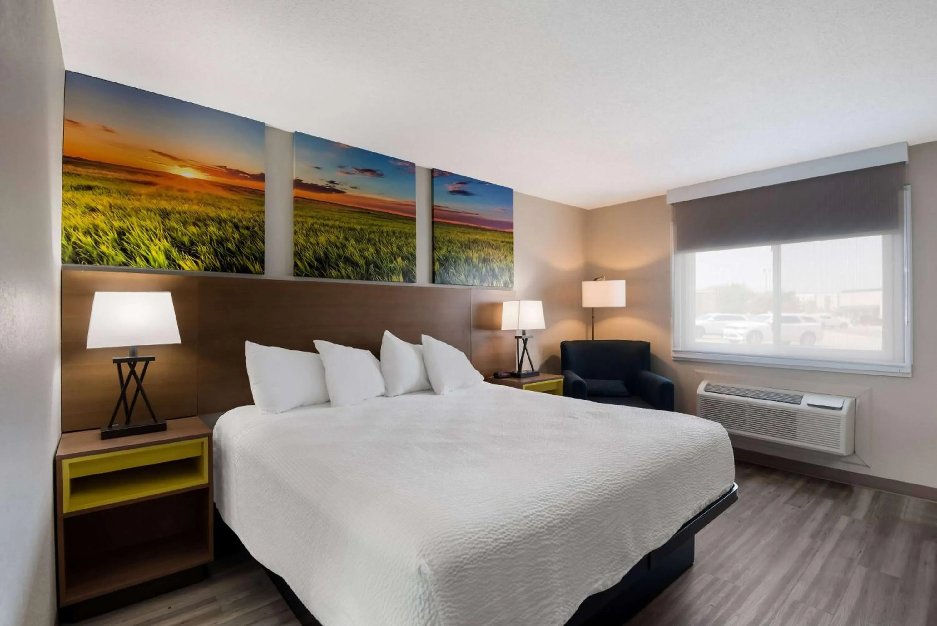Photo of the whole room, Bed in Days Inn by Wyndham Ankeny - Des Moines